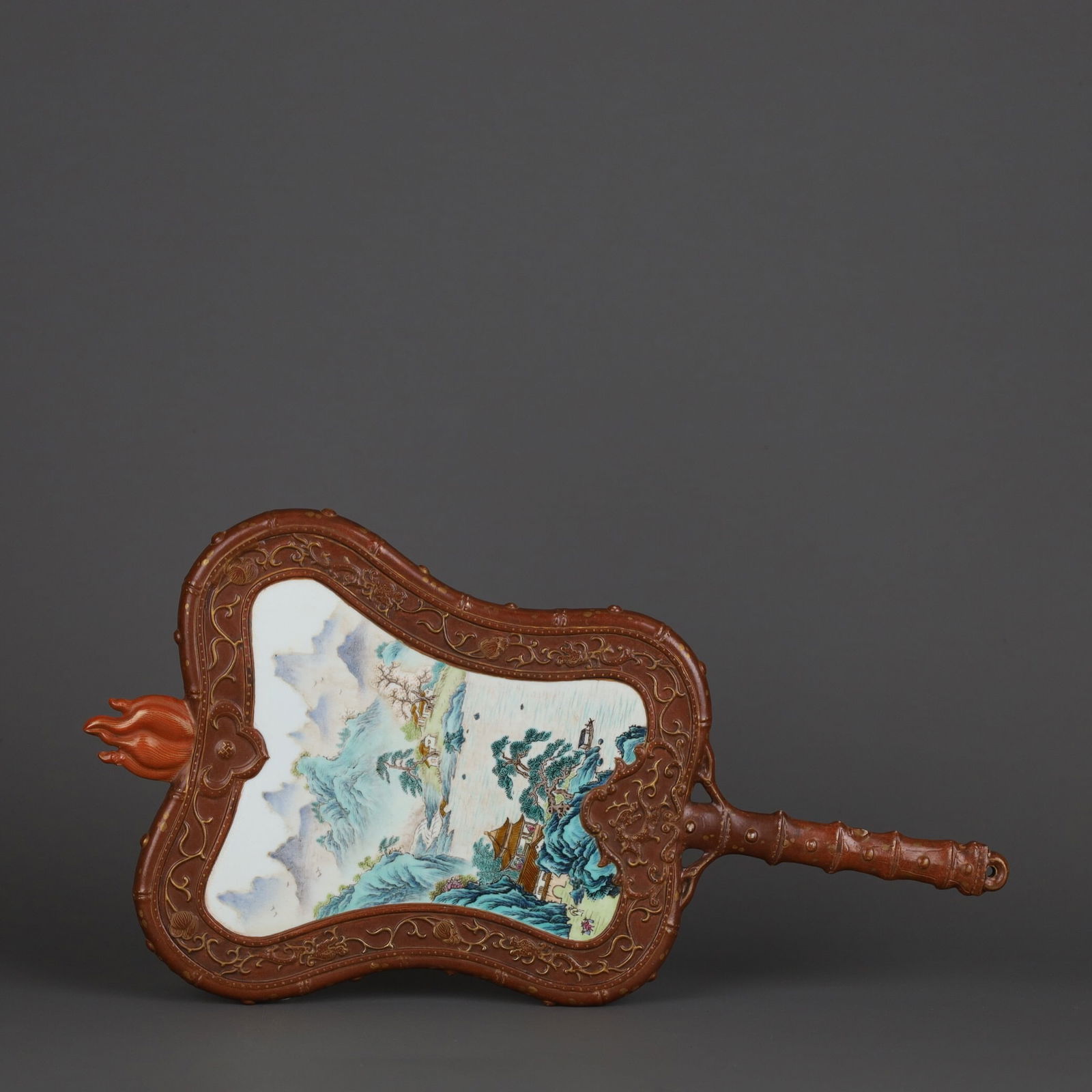 Qianlong- mark famille rose gilt banana leaf fan: 32.5*17.3*1.3