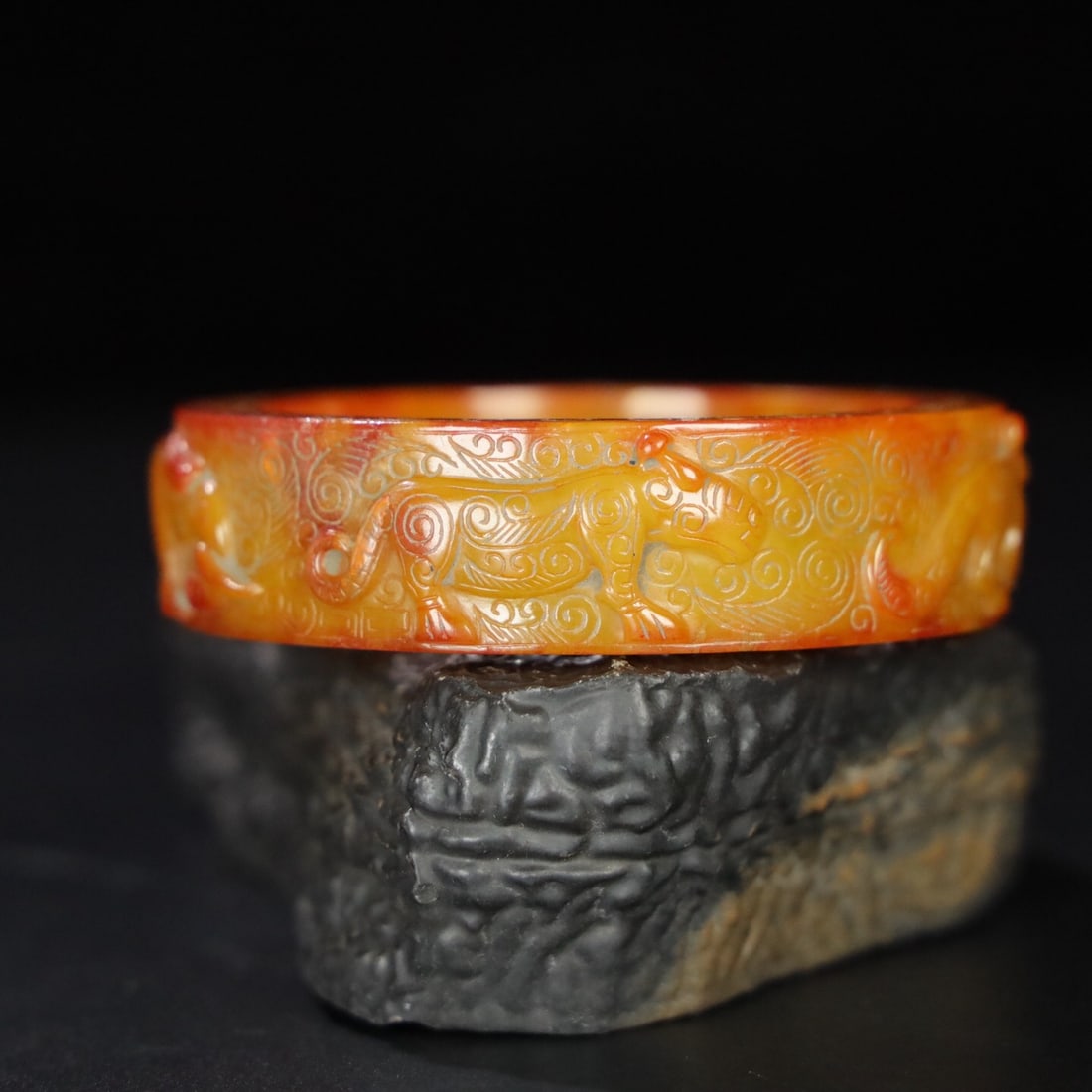 Hetian Jade Bracelet: 6*1.9*0.9/105.3g