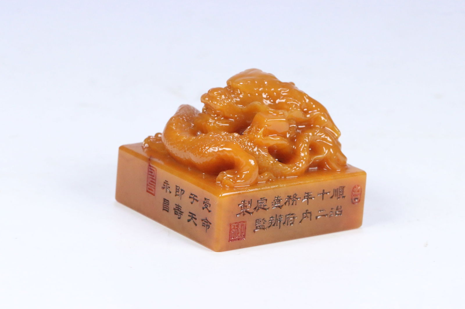 Tianhuang Stone Seal with Mark of the Imperial Household Department, Twelfth Year of the Shunzhi: 4.55*5.62*5.65/231g