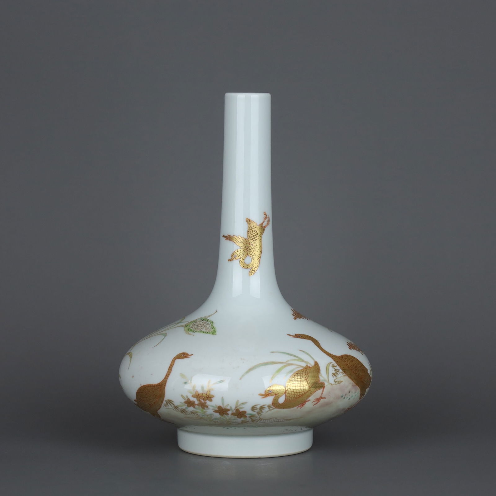 Yongzheng- mark famille rose porcelain vase with gilt decoration: 19.5*14