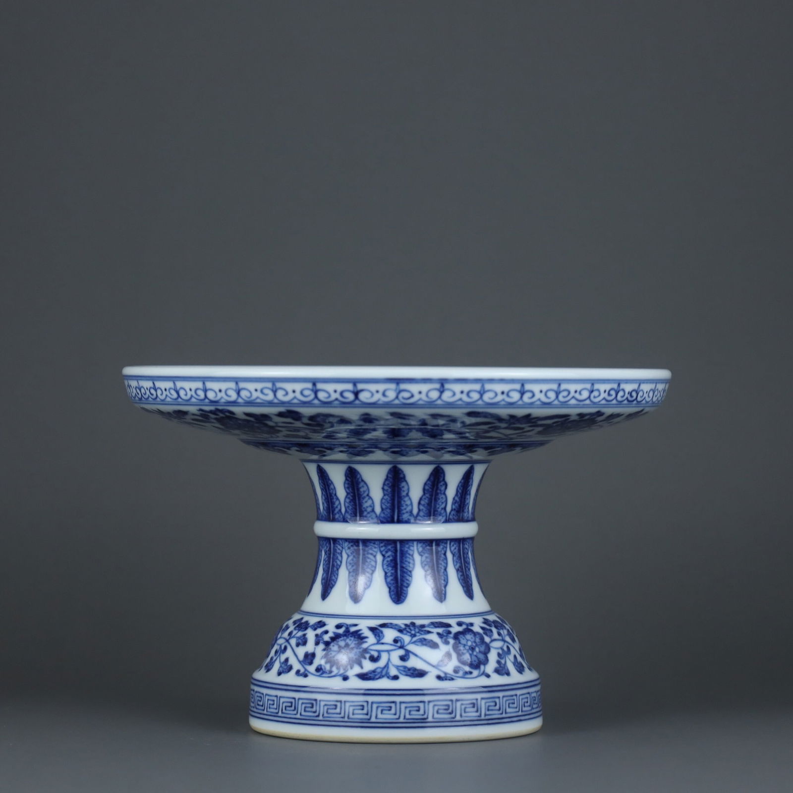 Yongzheng- mark blue and white porcelain high-footed plate: 18.6*12.3