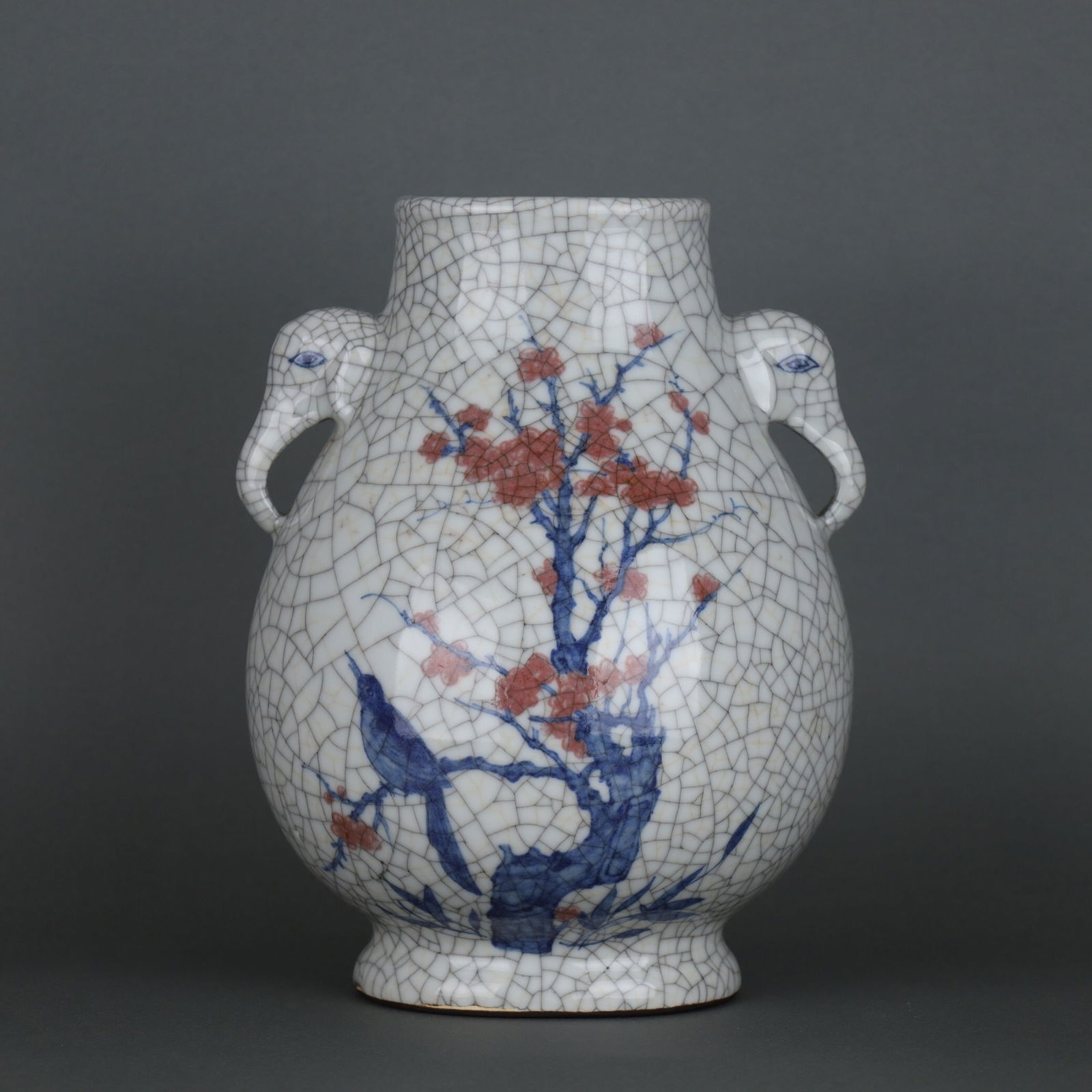 Qianlong mark Ge glazed blue and white glazed red elephant ear statue: 27.3*22.2