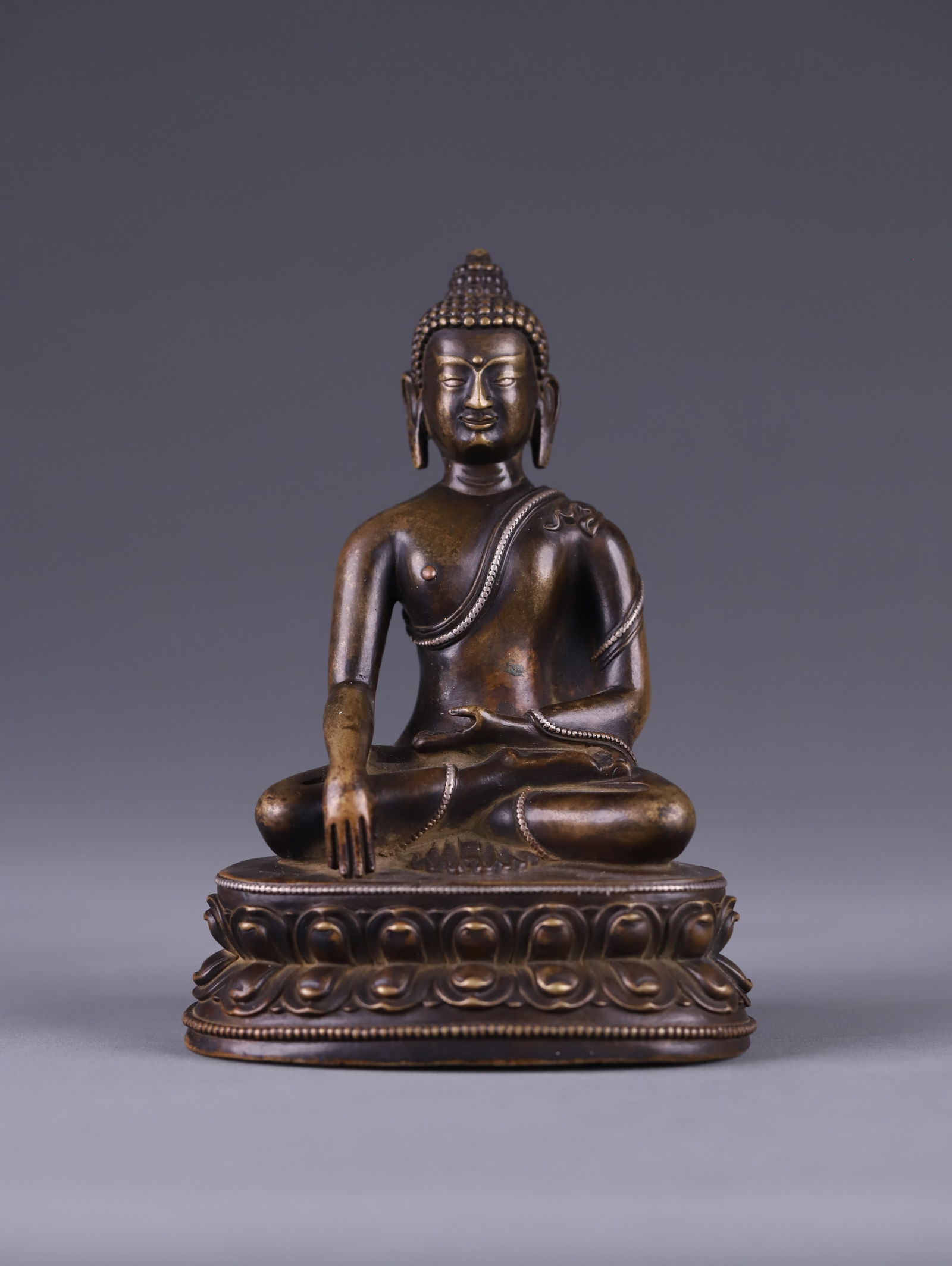 Qing Dynasty Lima bronze Buddha statue inlaid with silver (1 of 2)