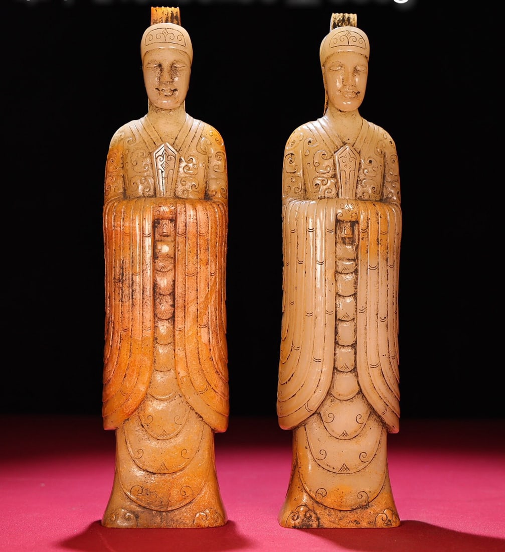 A pair of Hetian jade figurines: 21*5*3/585g each