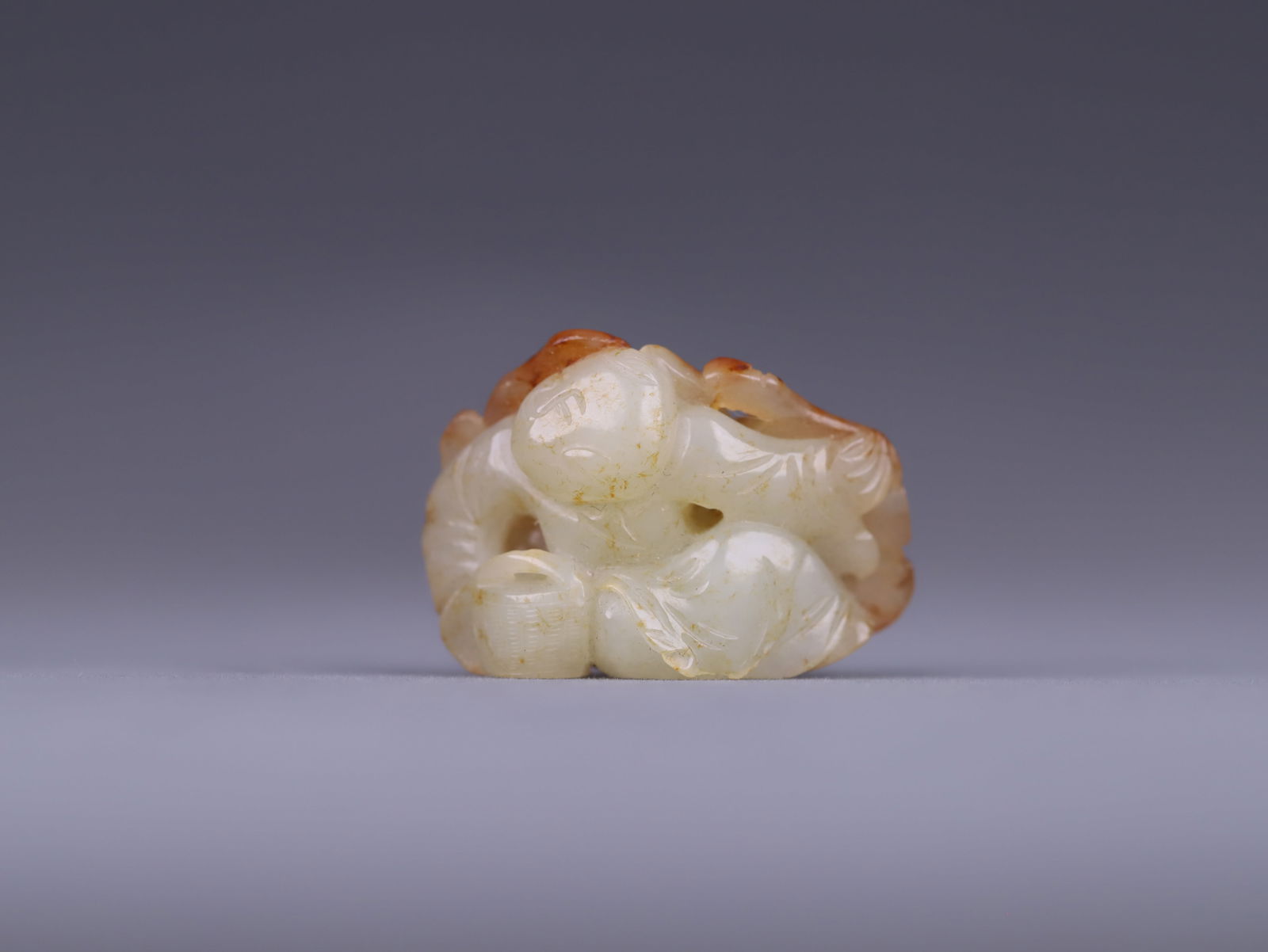 Hetian Jade Carving with Skin: 2.95*4.15*1.6/23.8g