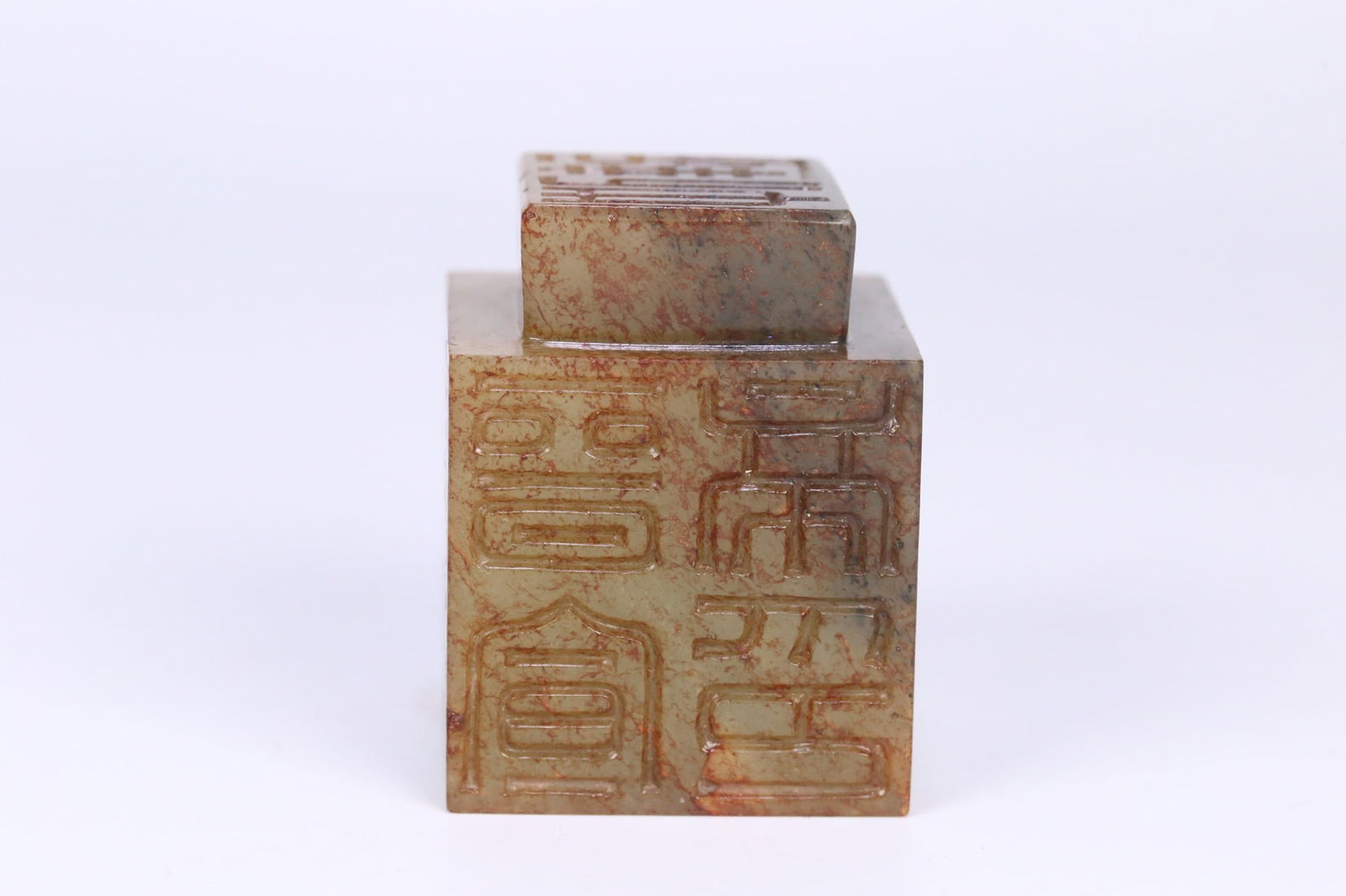 Multifaceted Jade Seal: 3.9*3.8*5.1/191g