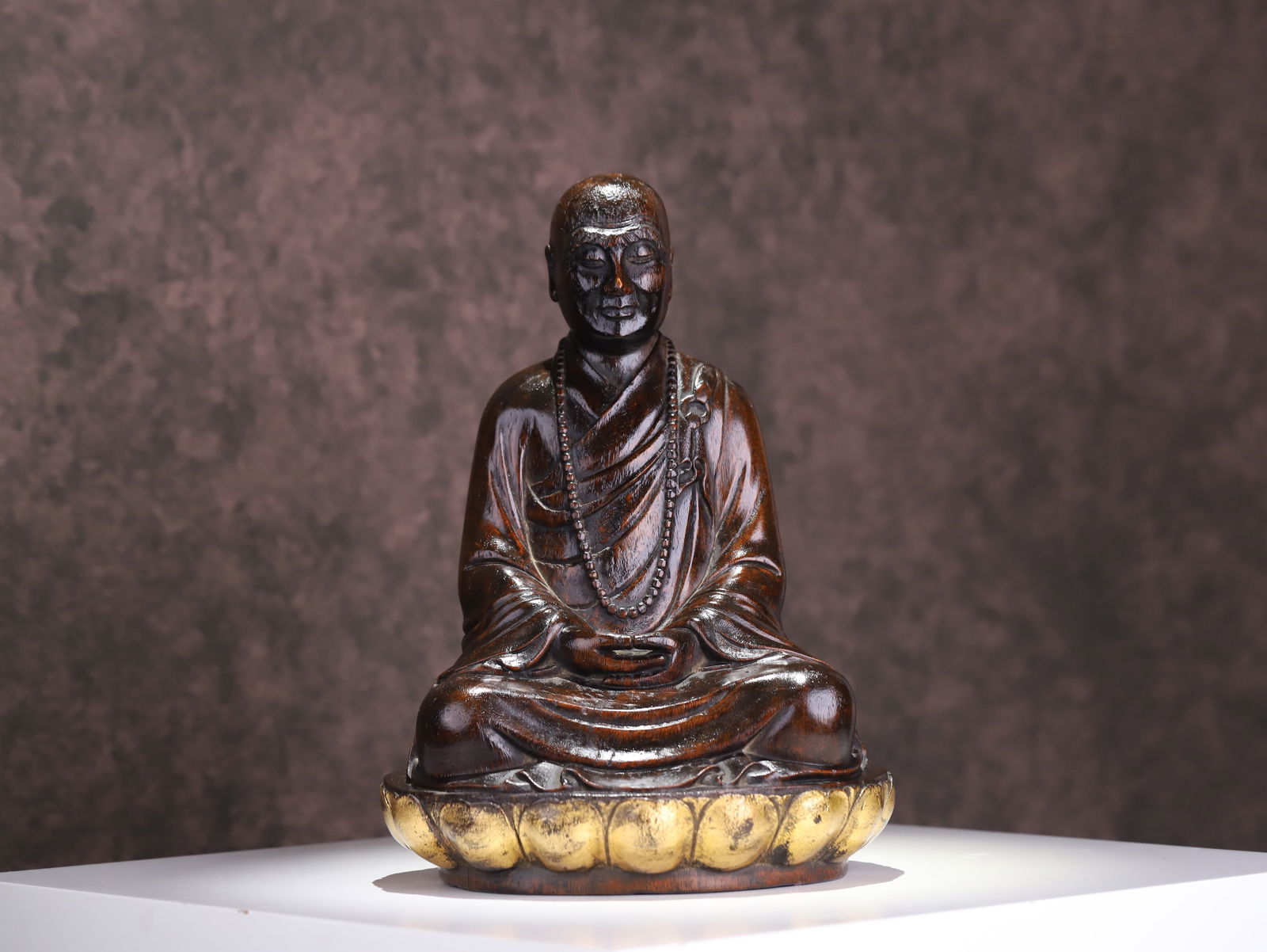 Qing Dynasty agarwood Buddha statue: 2 8.5*20*17/921g