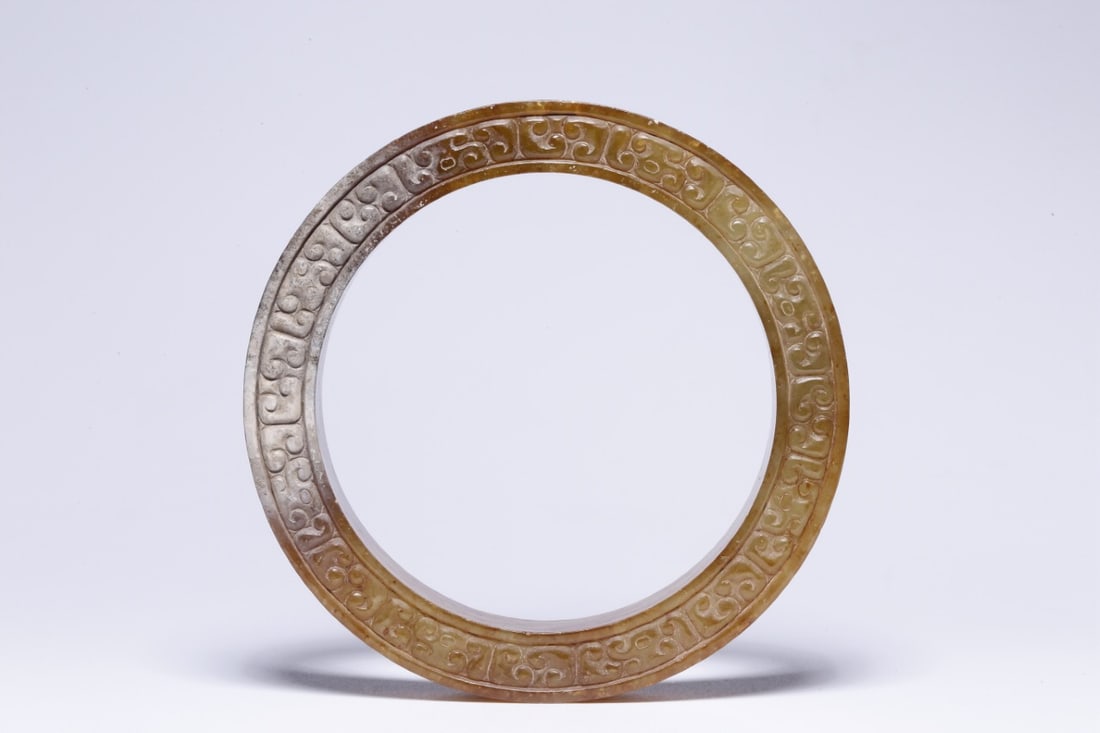 Jade Bracelet (Pre-Ming Dynasty): 6*8*1.3/75g