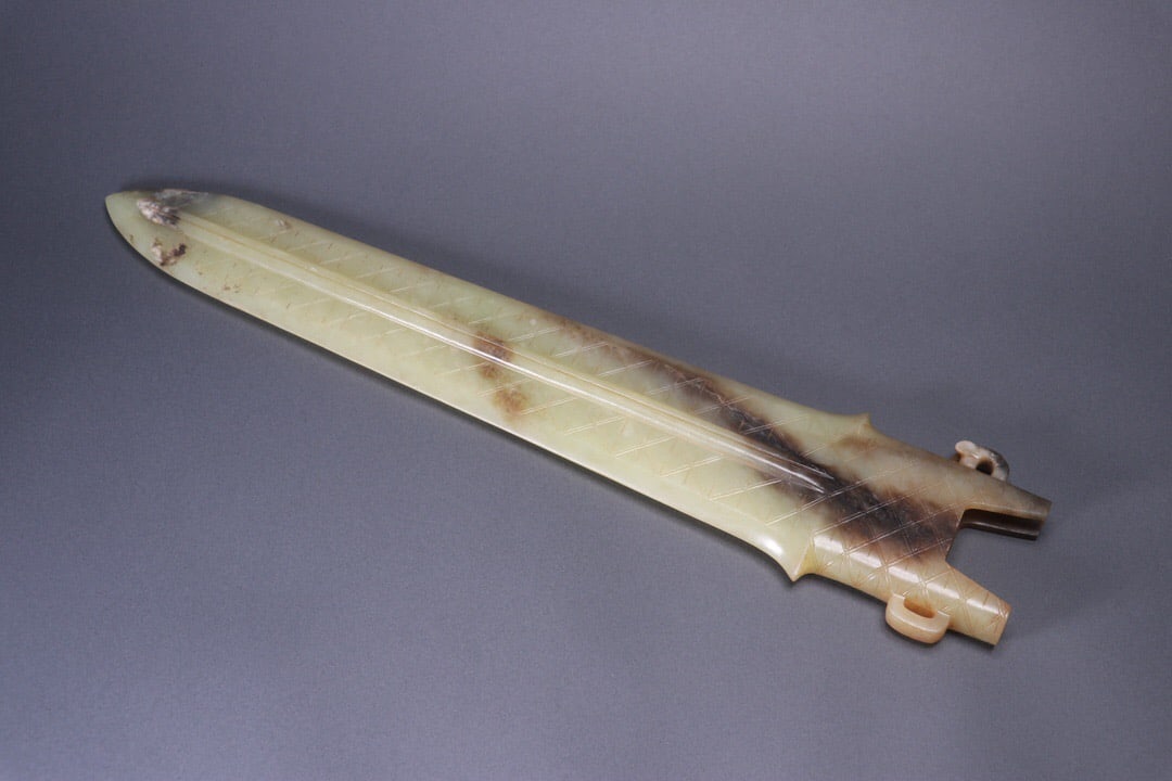 Hetian jade spear: 39.5*8.5*2/593g