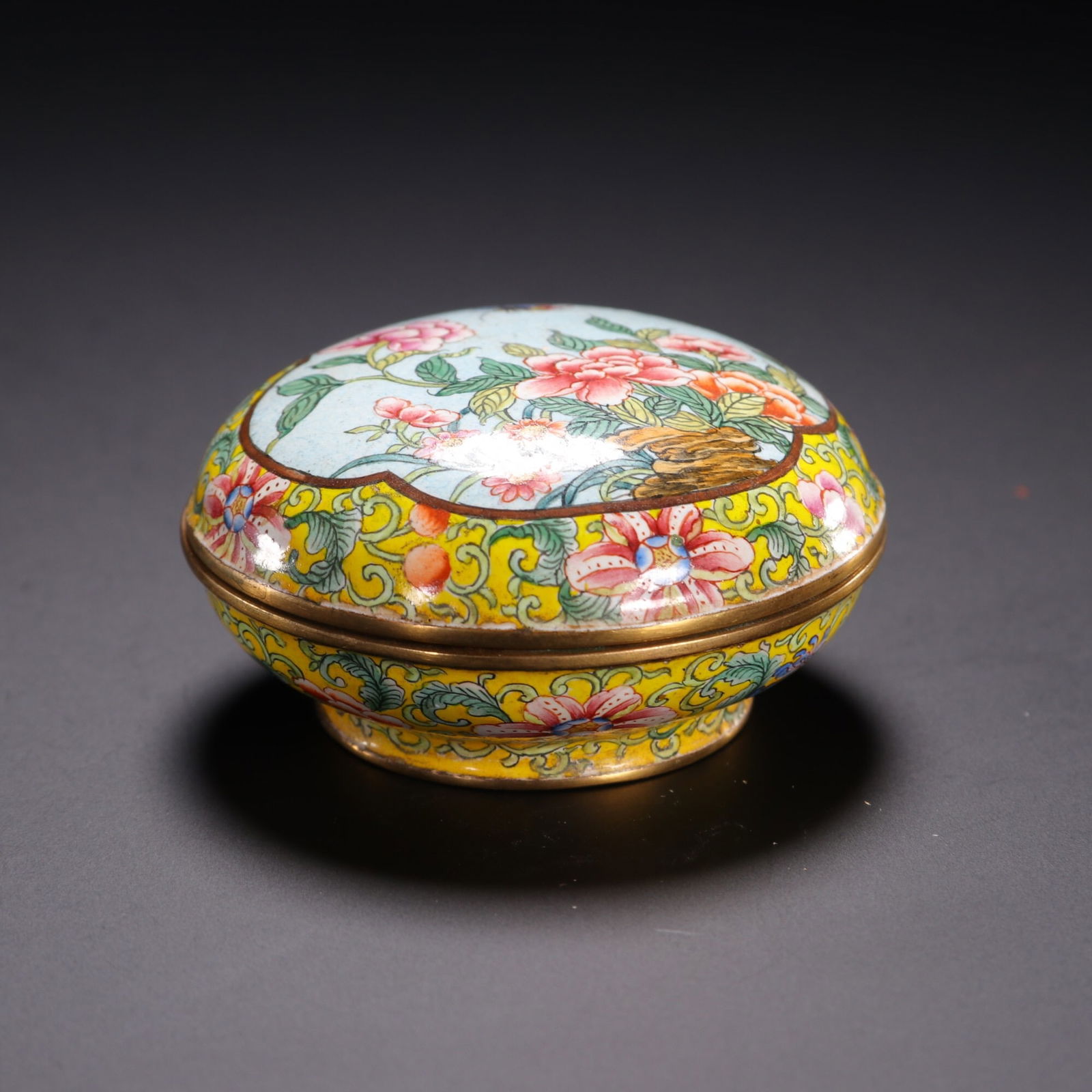 Qianlong-mark cloisonné enamel covered box (1 of 3)