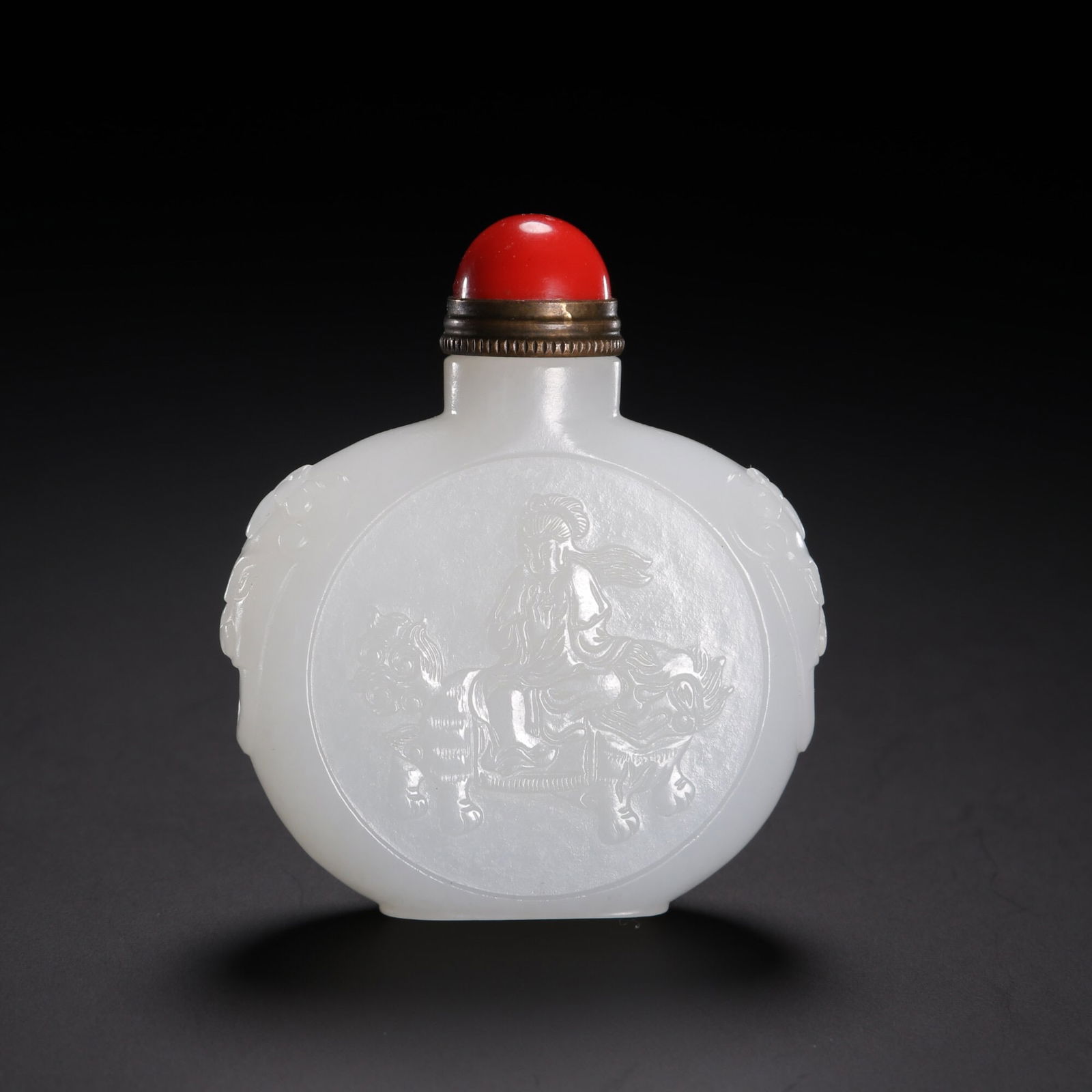 Qing dynasty Hetian jade snuff bottle (1 of 2)