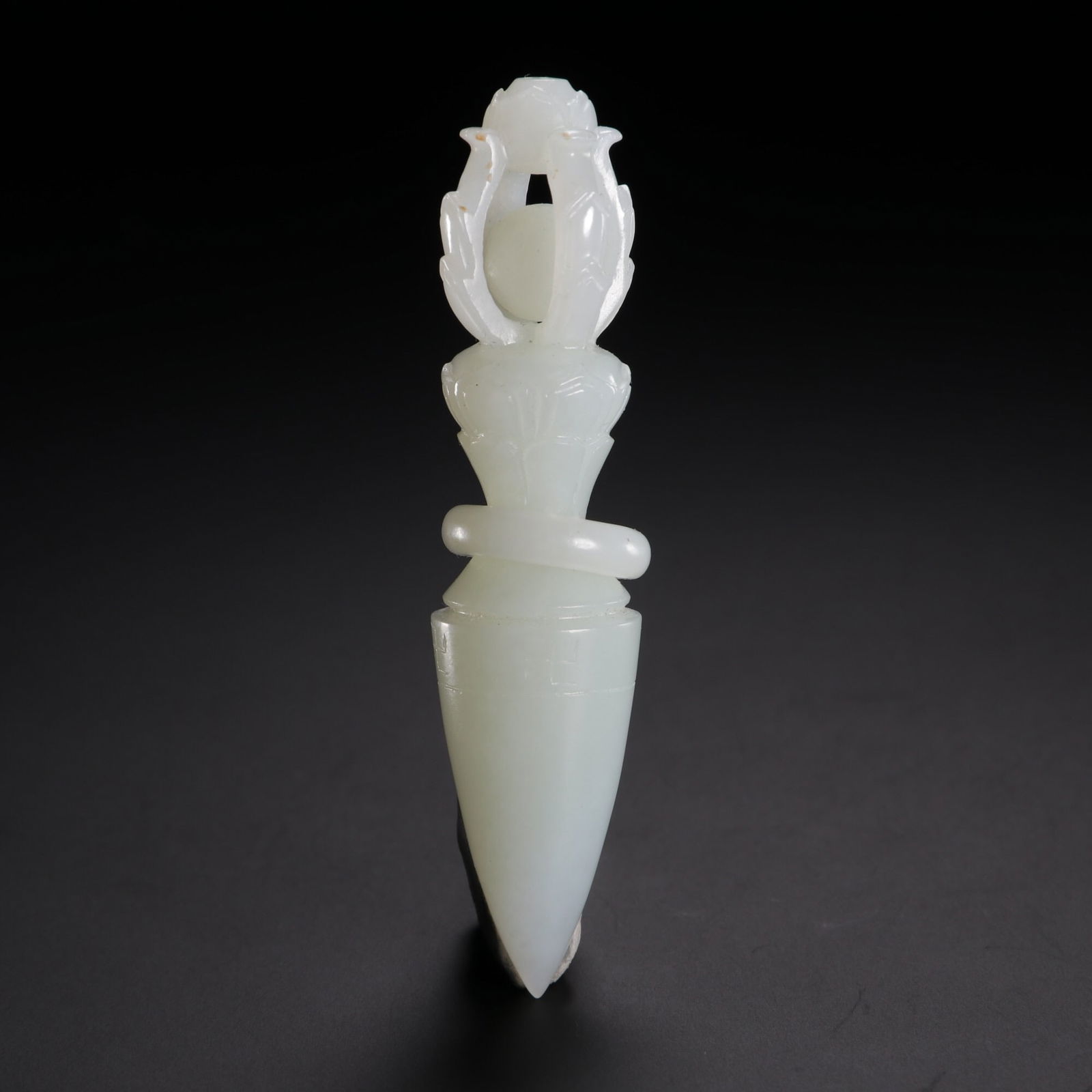Qing dynasty Hetian jade vase (1 of 1)