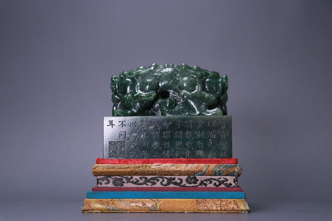 Hetian Jade Seal: 1 0*10*8.5/1628g