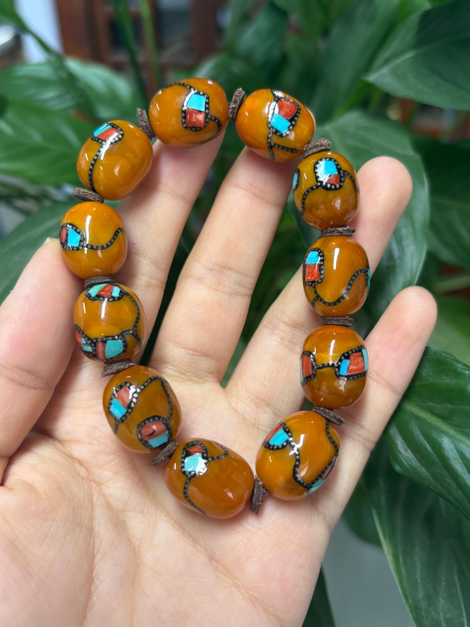Amber and Gemstone Inlaid Bracelet: 1 .7*1.4/25.2g
