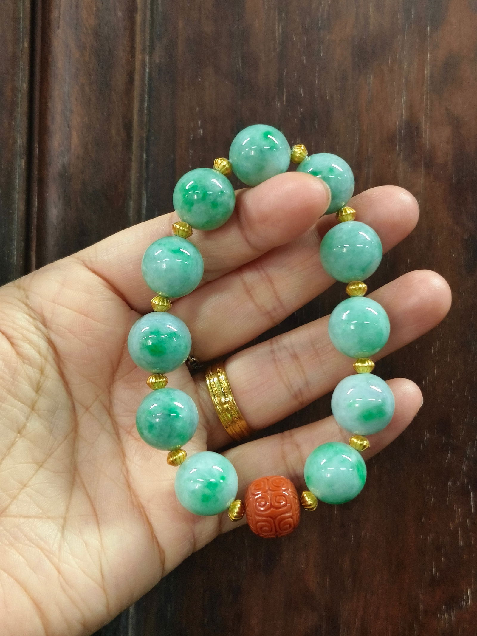 Jadeite Bracelet: 1 .4/54.1g