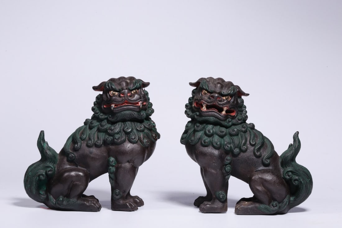 A Pair of Qing Dynasty Lacquered Iron Lion Ornaments: 13*13*7/1692g