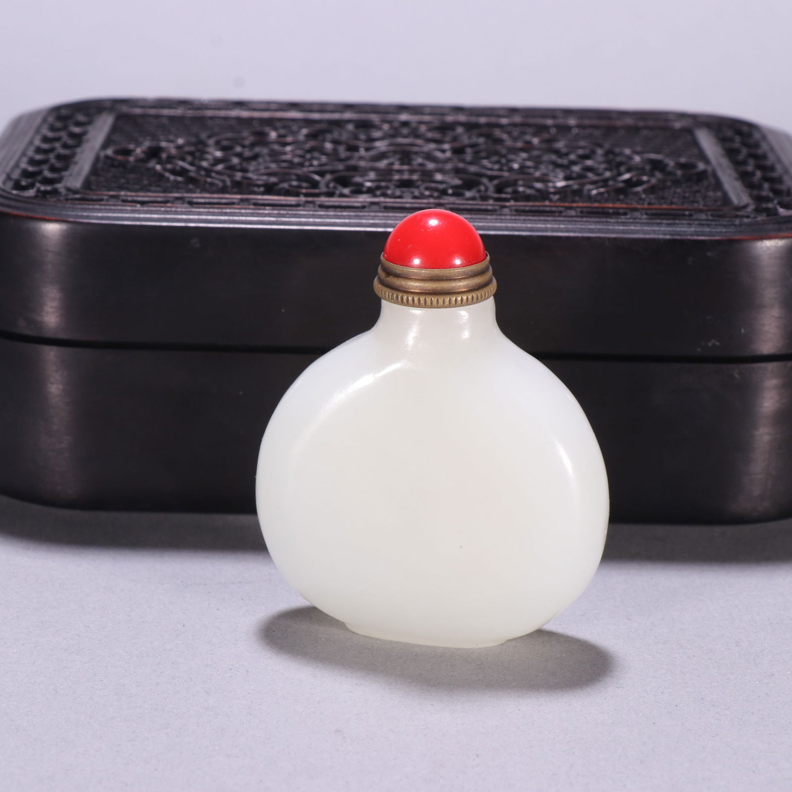 Qing dynasty Hetian jade snuff bottle (1 of 1)