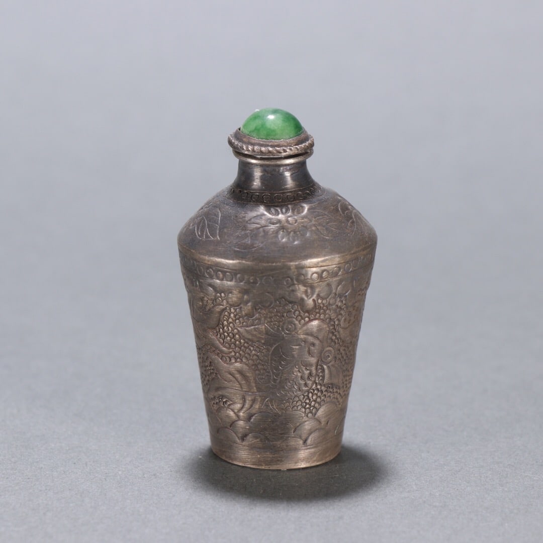 Qing Dynasty pure silver snuff bottle (1 of 4)