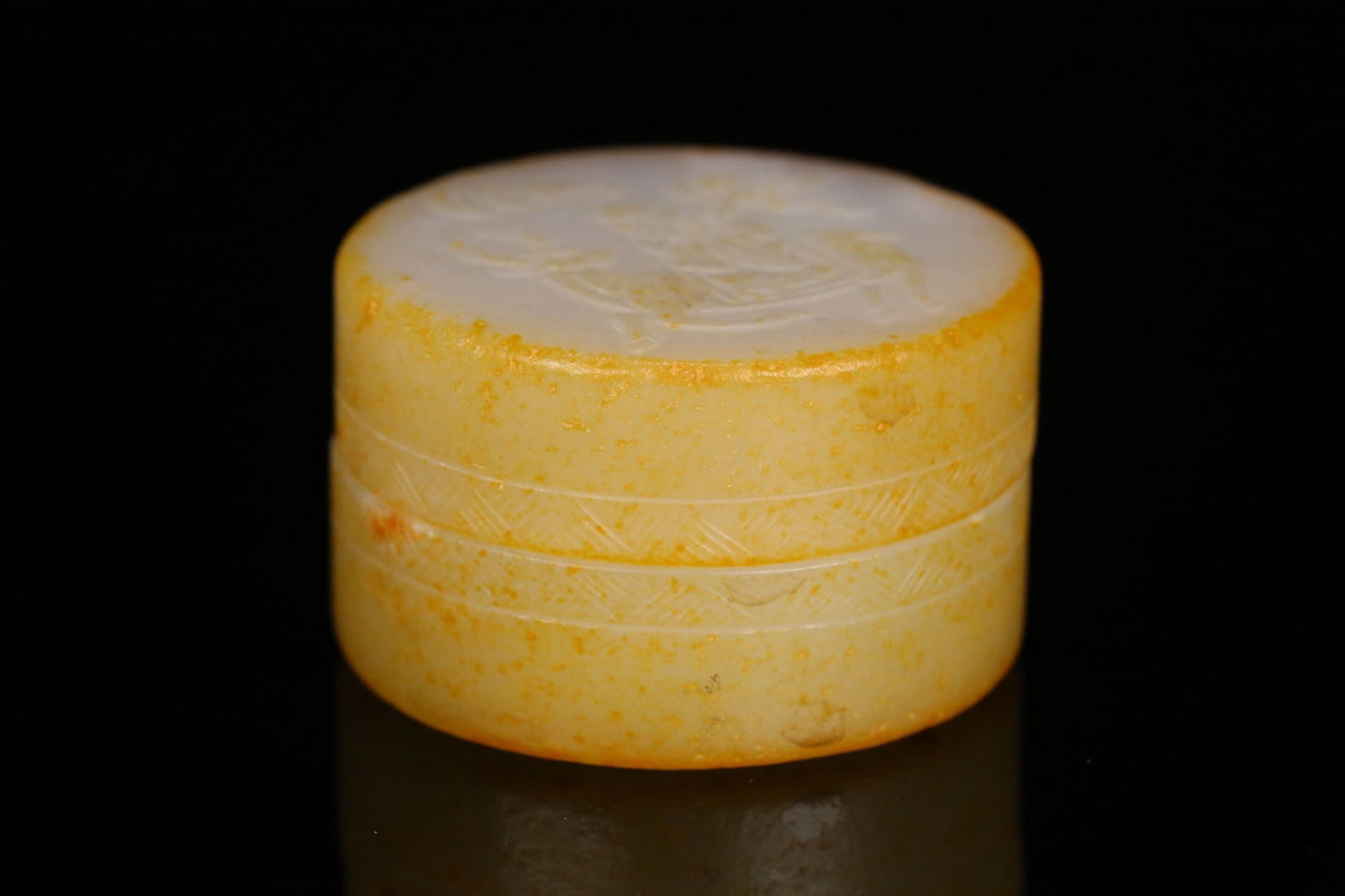 Qianlong Mark Hetian Jade Seed Material Covered Box: 5.7*2/148g