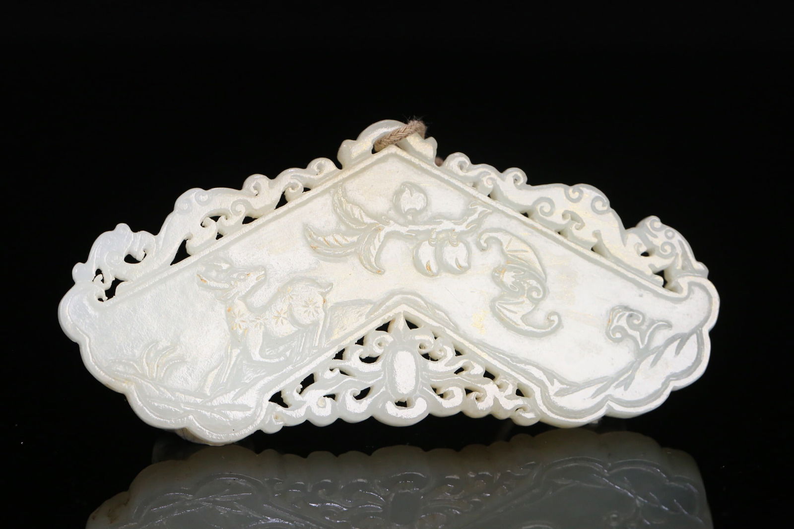 Qing Dynasty Hetian Jade Chime-Shaped Pendant (1 of 2)