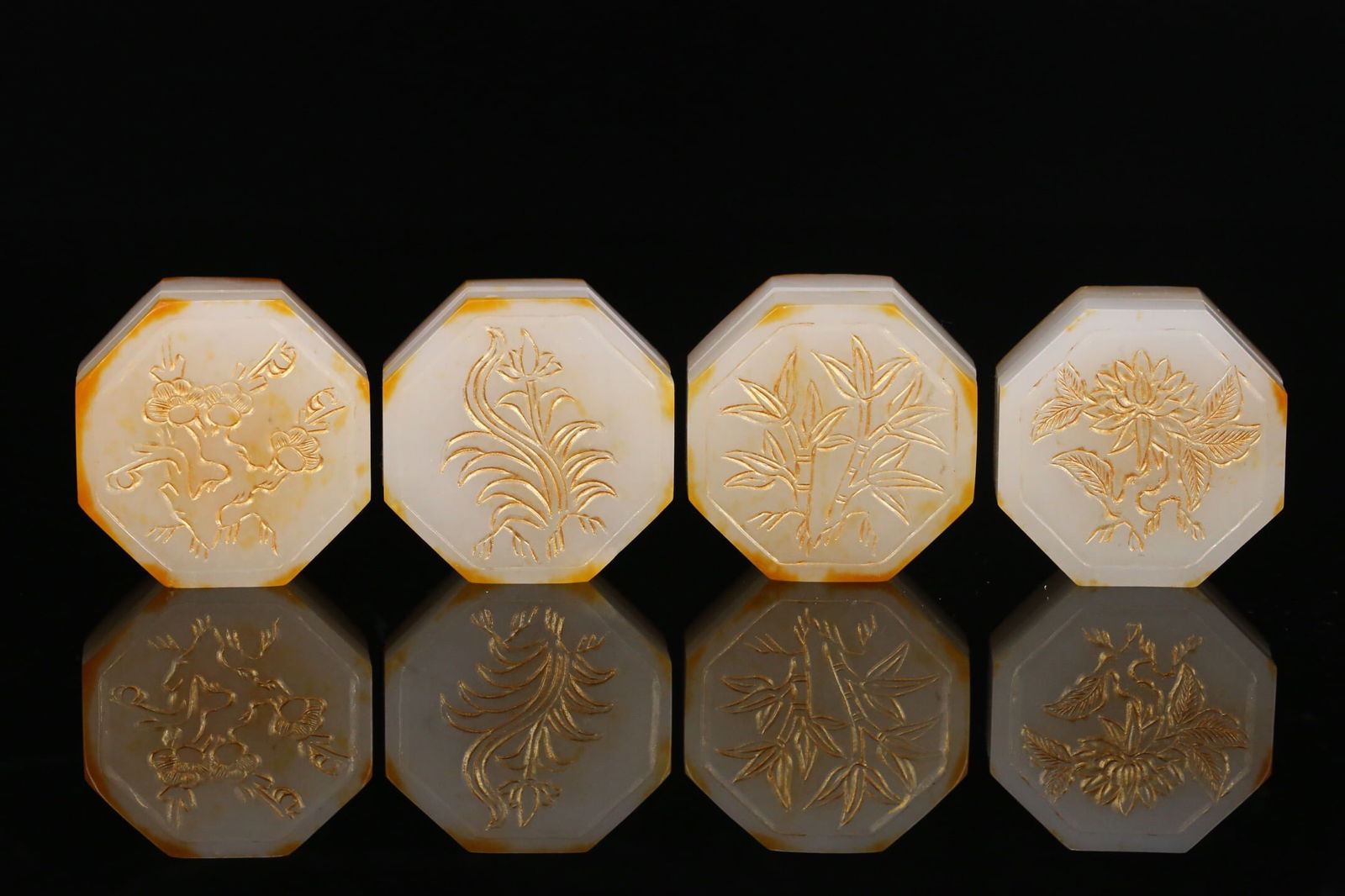 A Set of Qing Dynasty Hetian Jade Covered Boxes: 5.5*2.3/352.6g