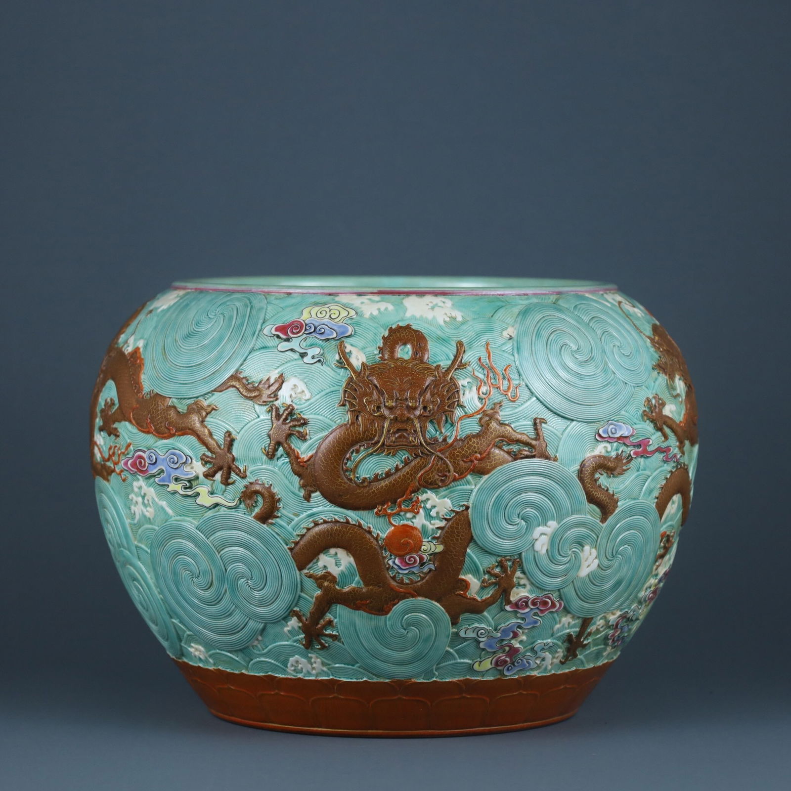 Qianlong-marked green-glazed gilt-decorated brush washer (1 of 4)