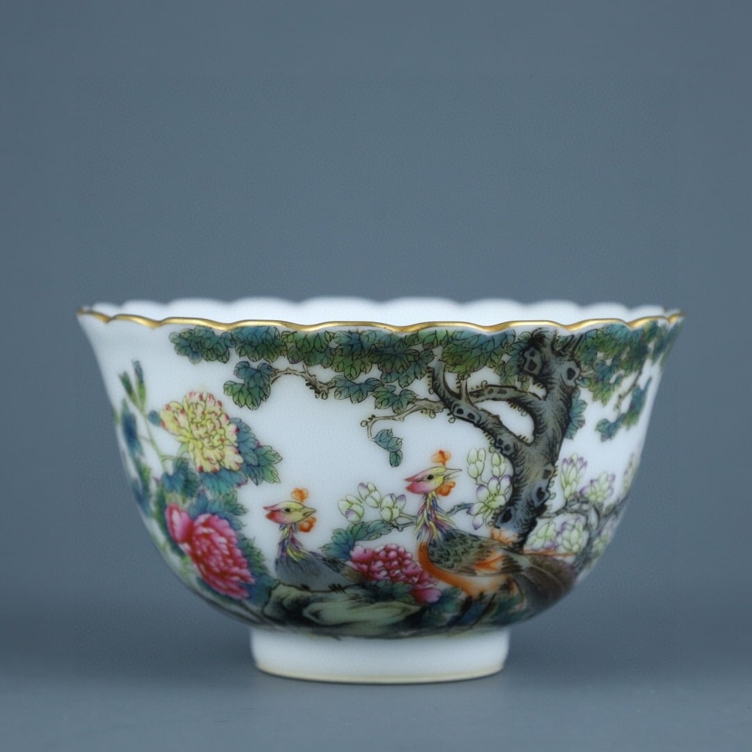 Qianlong -mark Enamel Flower-shaped Bowl: 10.76.3*4.3
