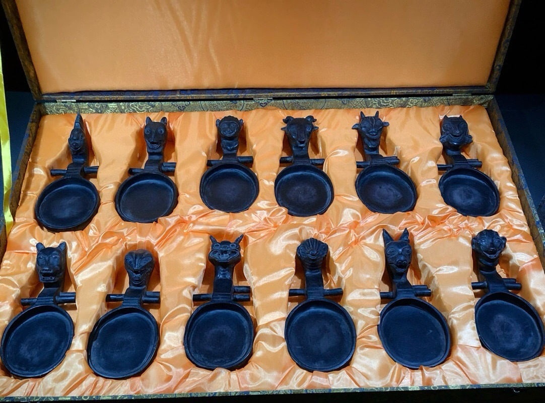 Daoguang -mark Tao Shu Mark Twelve Zodiac Duan Inkstone: 19*7.8*3.6