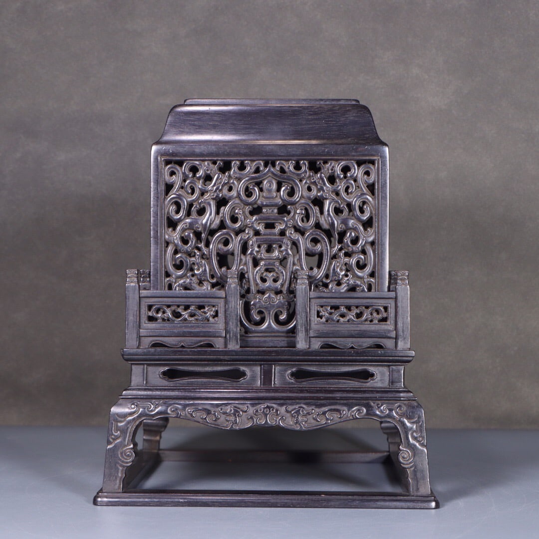 Large sandalwood seal box: 18.2*18.2*22/918g