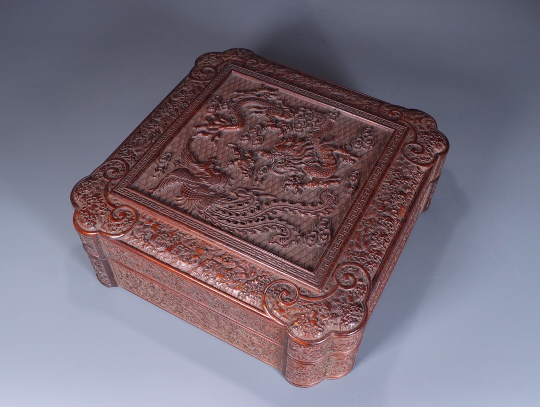 Single-panel carved huanghuali wood covered box: 25*25*9.2/1325g