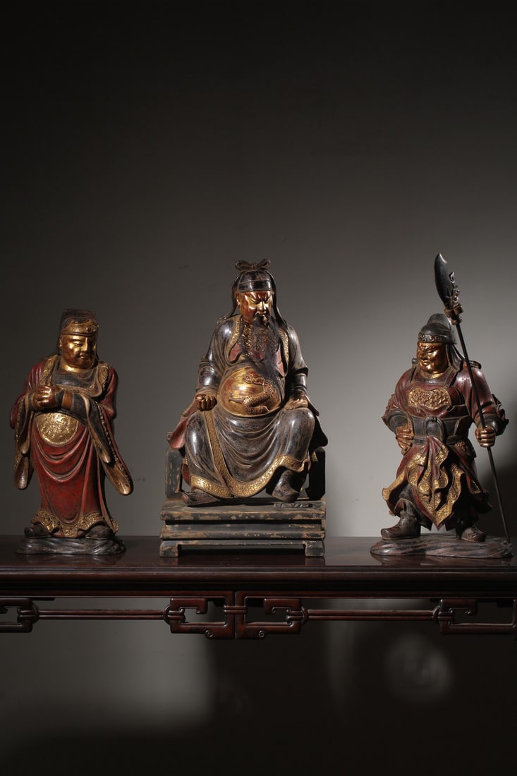 A set of Qing Dynasty Phoebe zhennan wood lacquered and gilded figure statues: 28.5*17*28.5*23*51/20*13*19*13*43/26*15*25*16*42.5