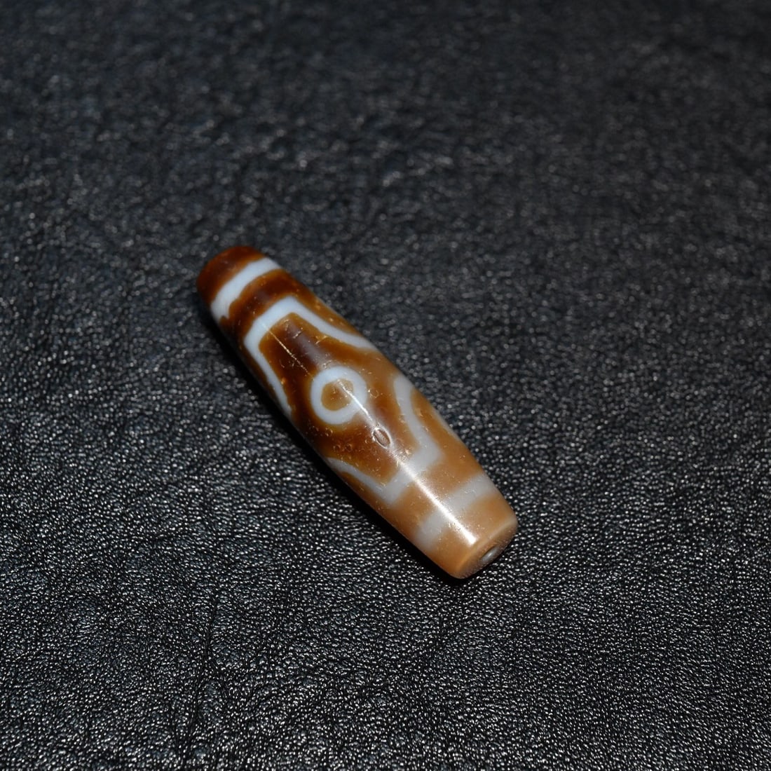 Tibetan Agate Six-Eyed Dzi Bead: 4.4*1.2/11.4g