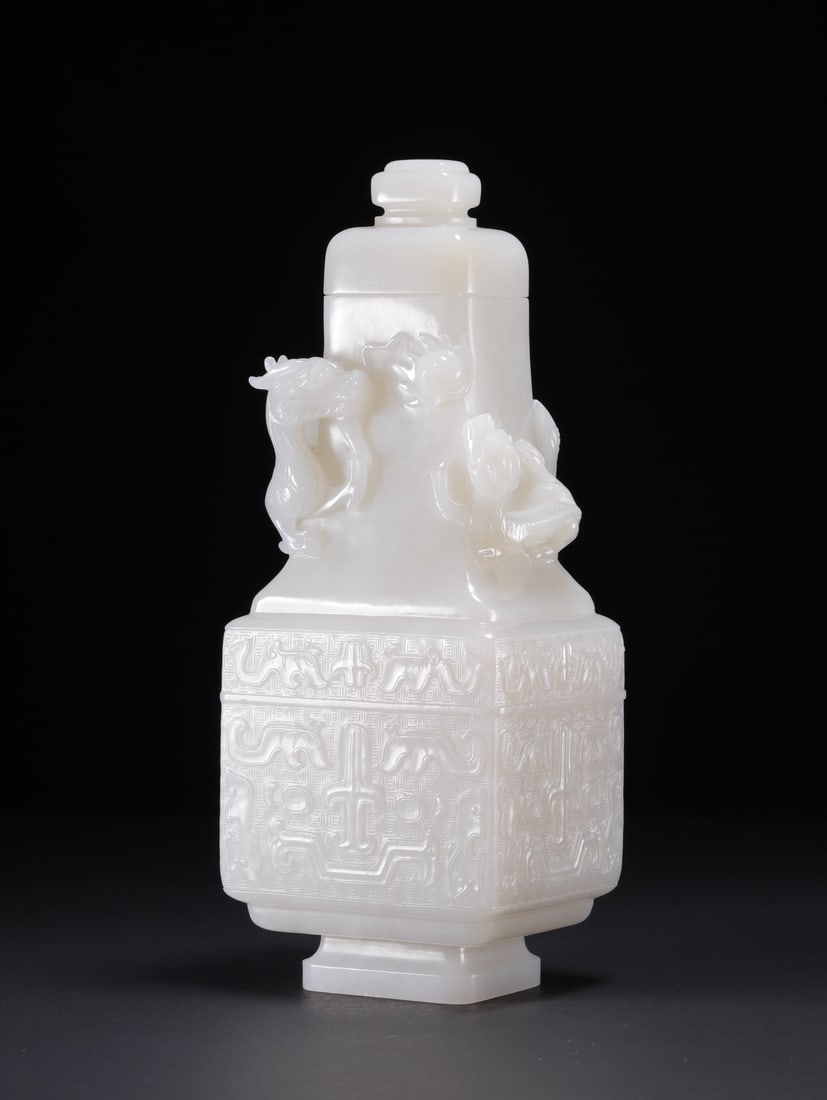 Hetian Yufang Bottle: 20*7.5*6.5/942g