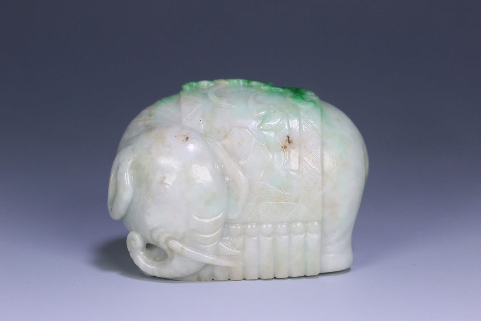 Qing Dynasty jade ornaments: 7*4.2*5/283.4g