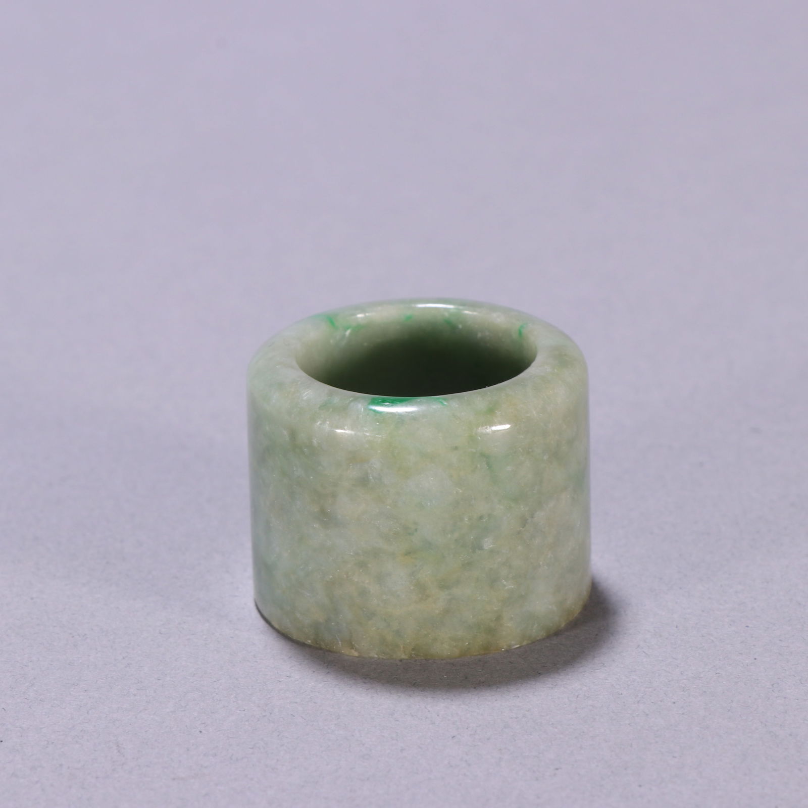 Qing Dynasty jadeite thumb ring: 2.4*2.2/32g