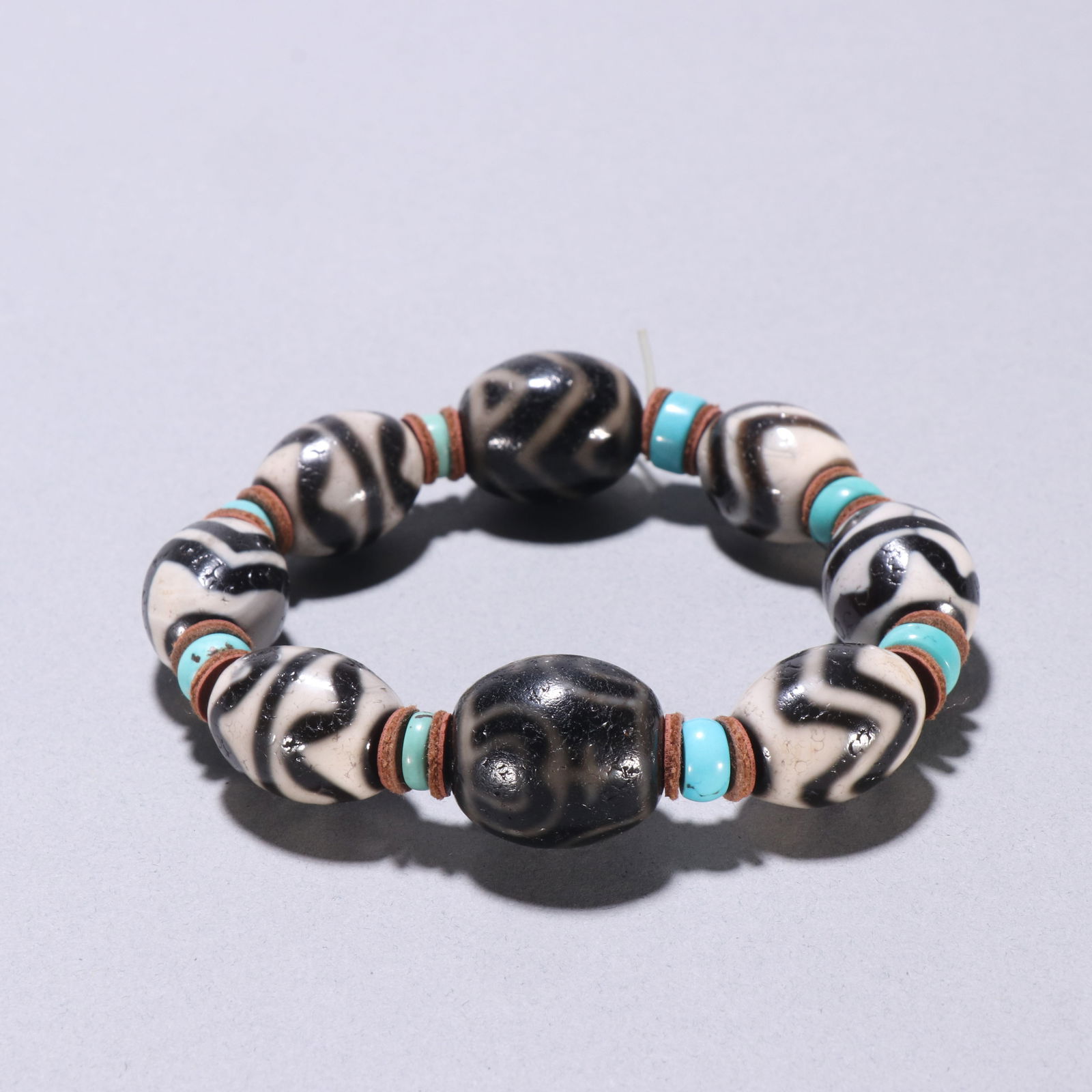 Double Tiger Tooth and Treasure Vase Bead Bracelet: 2.1*1.7/65.5g