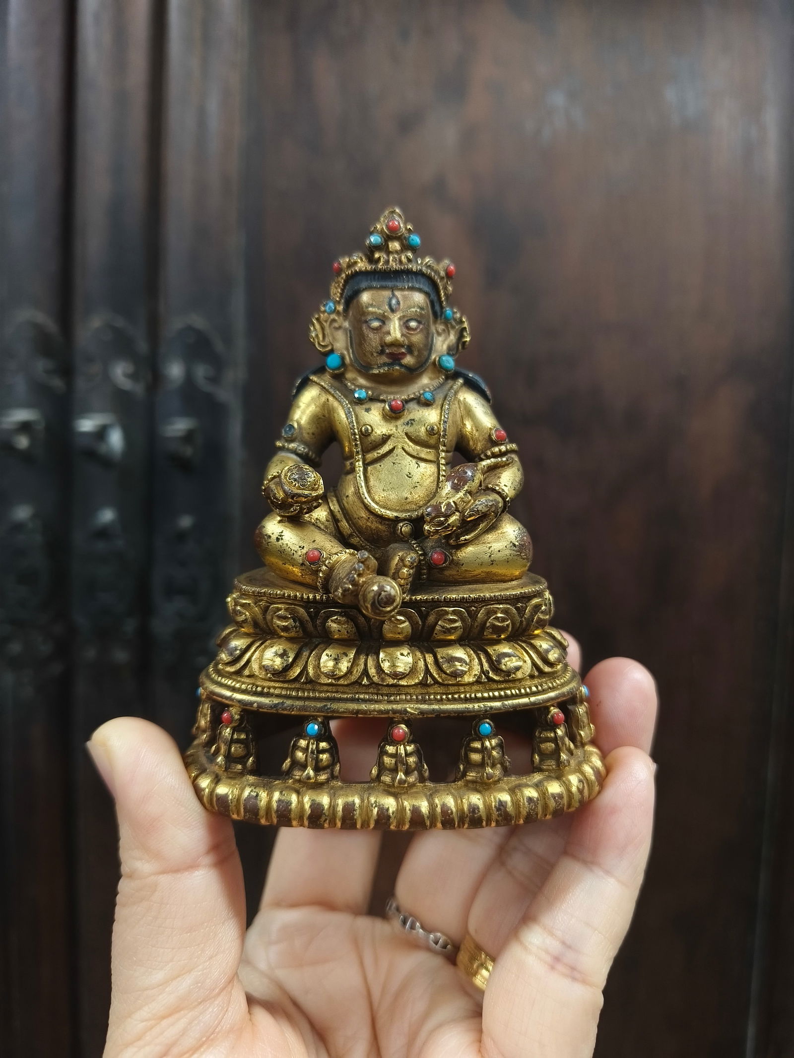 Qing Dynasty Gilt Bronze Deity Statue Inlaid with Gems: 10*7*4.7/282.6g