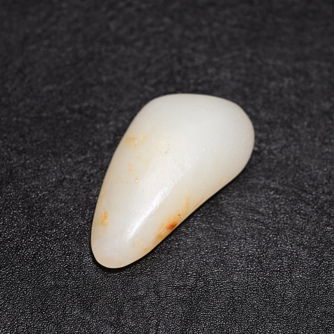 Hetian Jade Pebble Raw Stone (1 of 2)