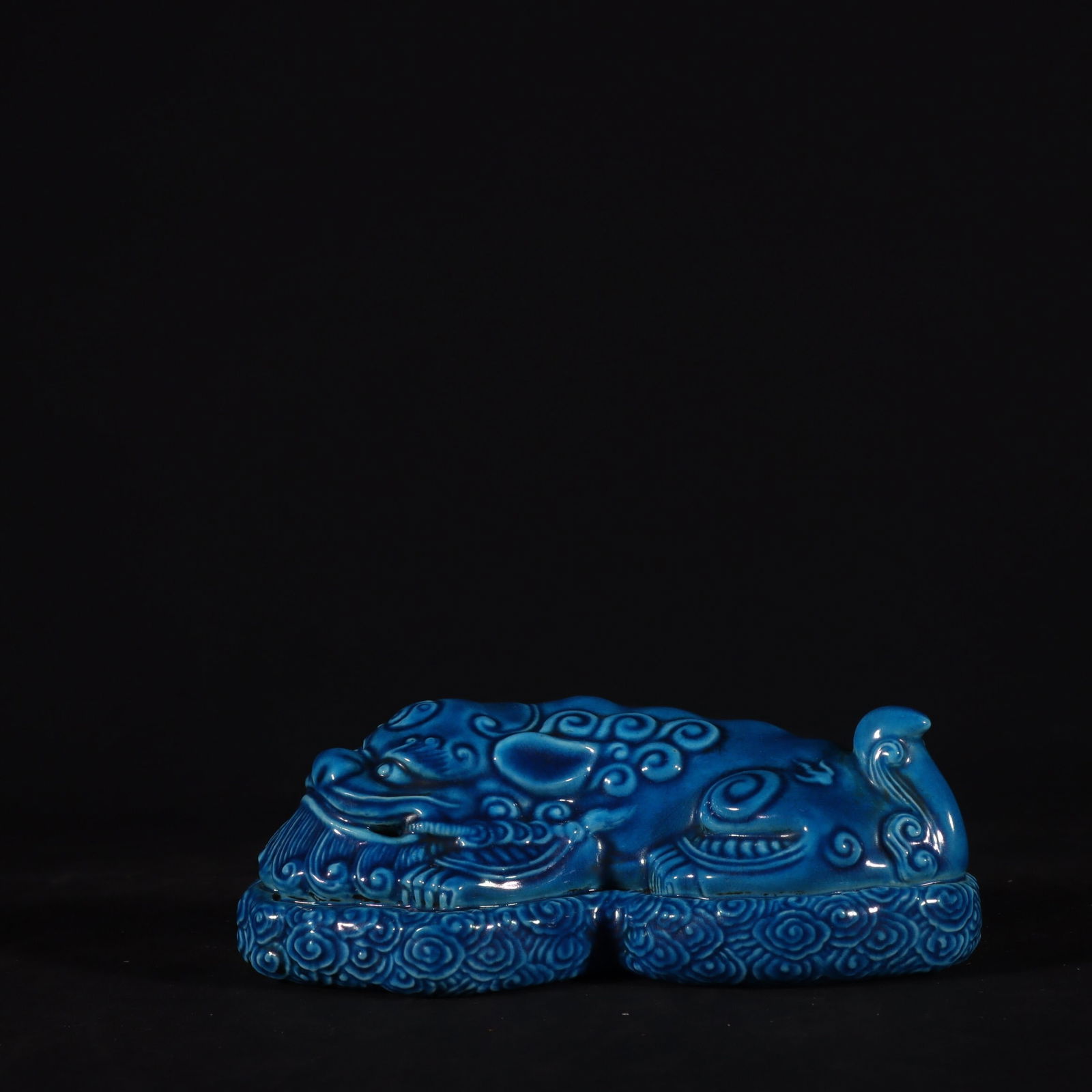 Qianlong -mark Sapphire Blue Glazed Paperweight: 4 .5*14