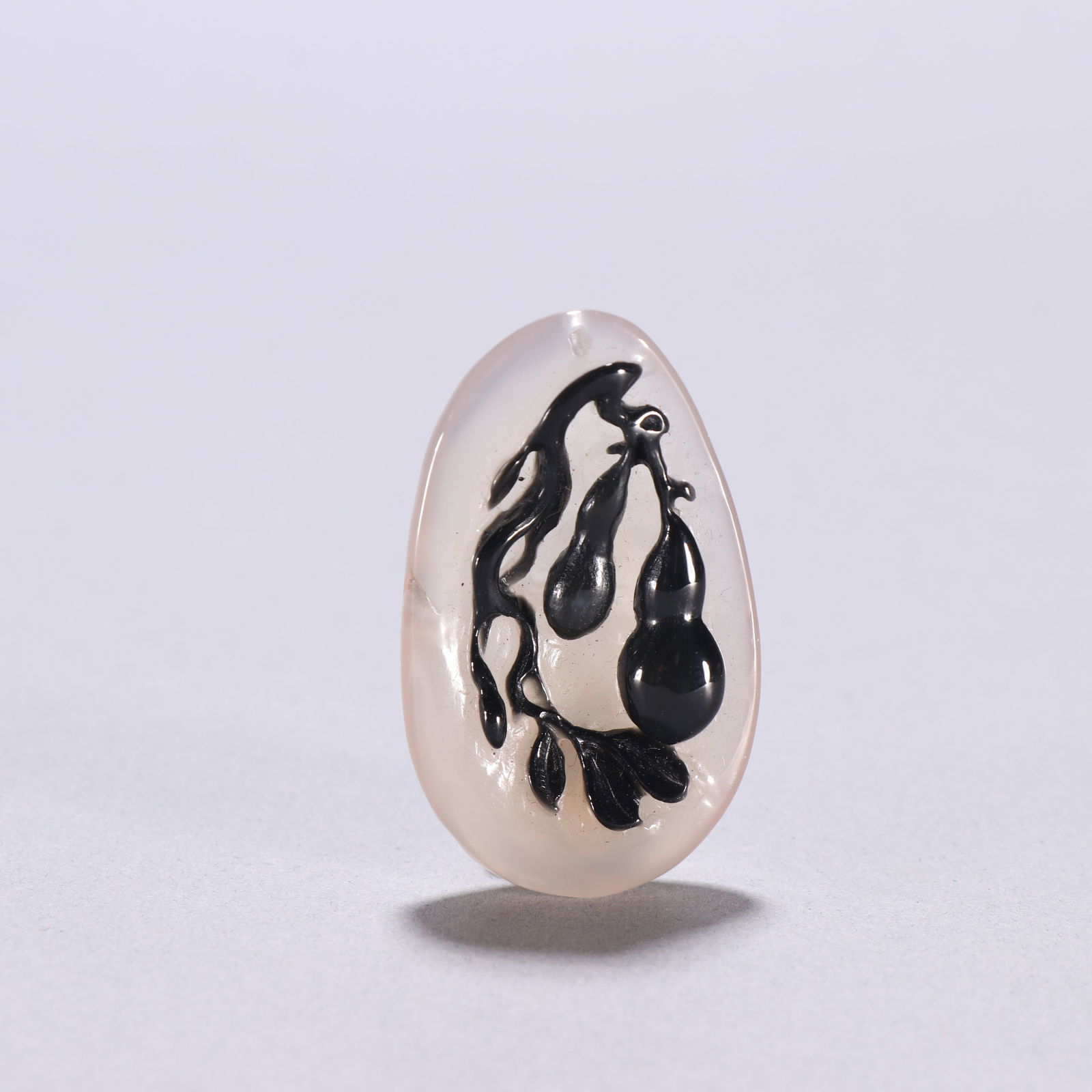 Agate Pendant with Clever Color Carving: 4 .5*2.7/14.1g