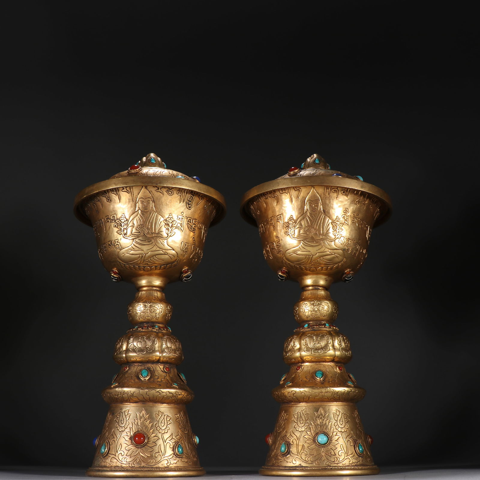 A Pair of Gilt Bronze Butter Lamps Inlaid with Gems: 3 2*15.1/1673.6g each
