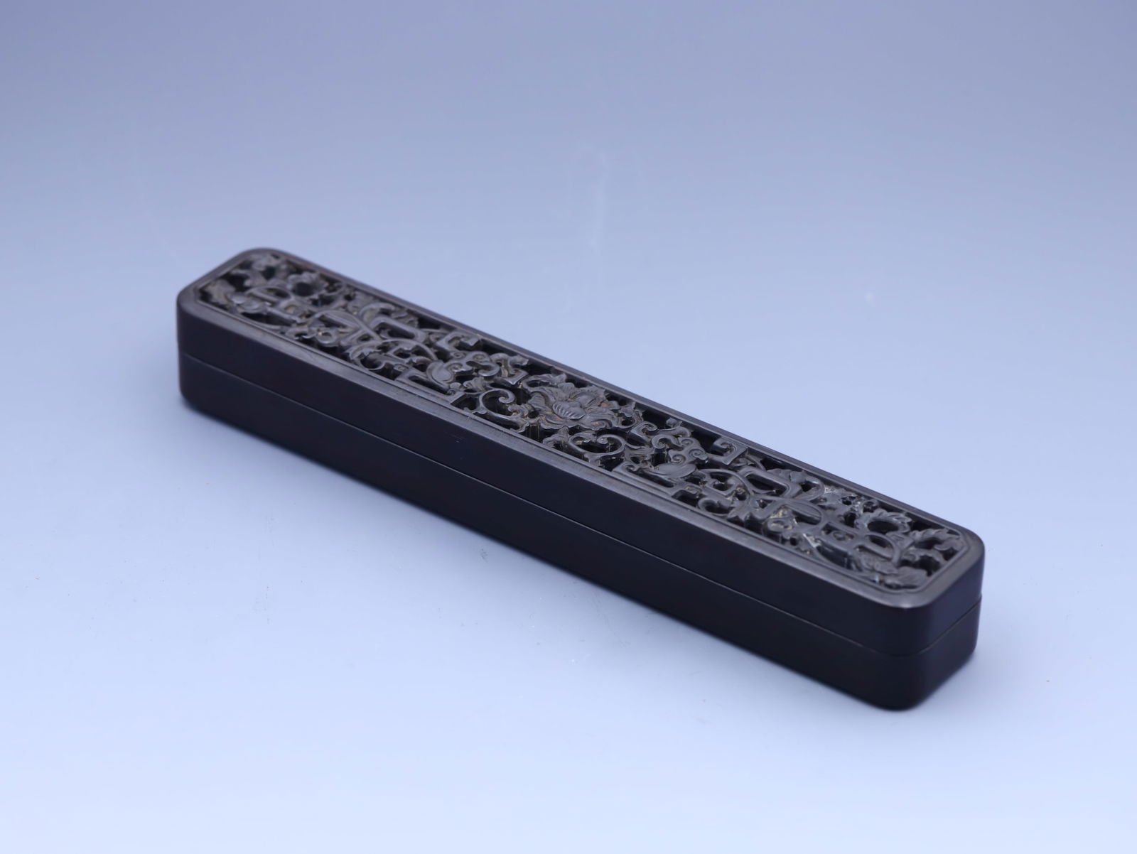 Qing Dynasty Rosewood Incense Box: 24.5*4*3.5/245g