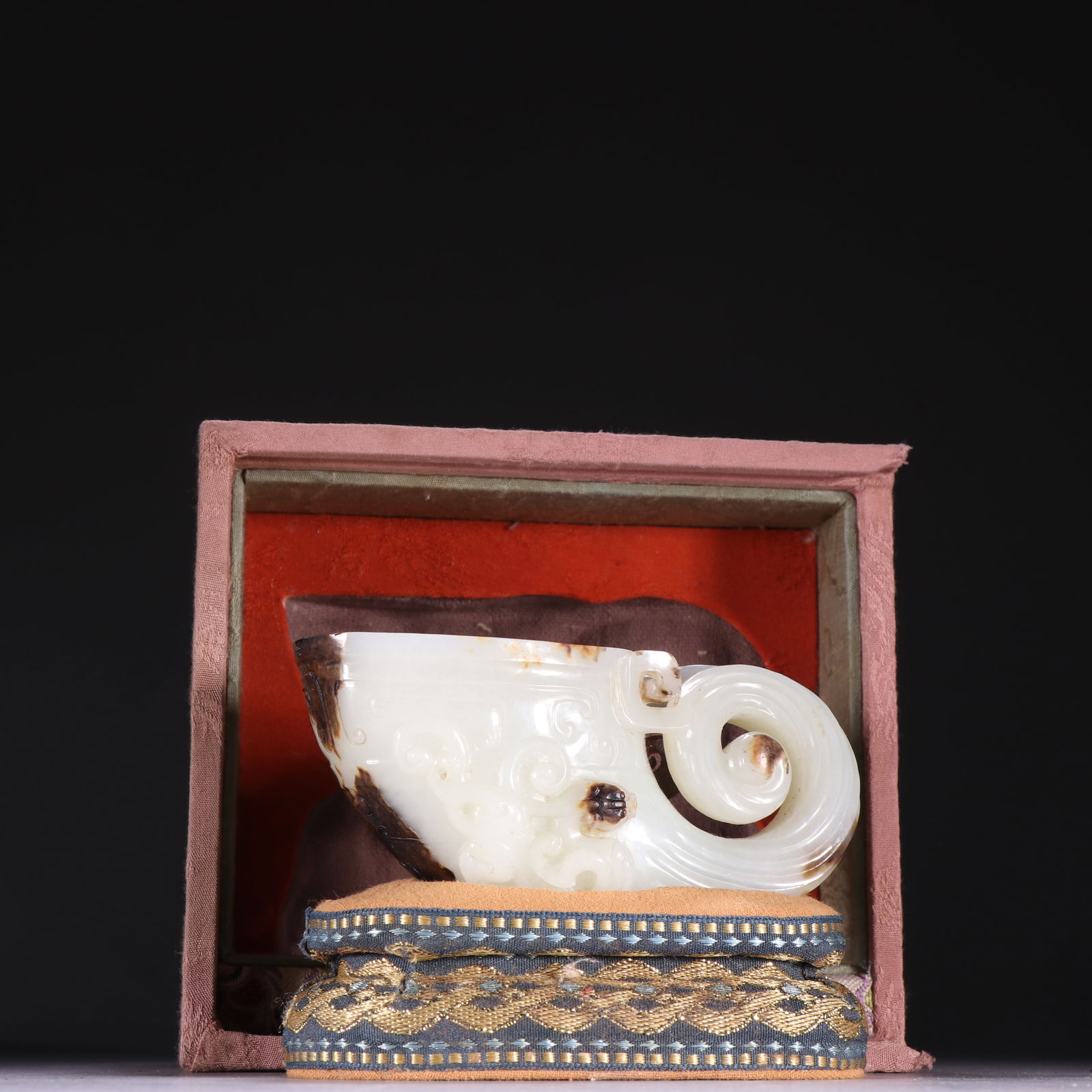 Hetian Jade Ox Horn Cup: 11.4*5.2/182.7g