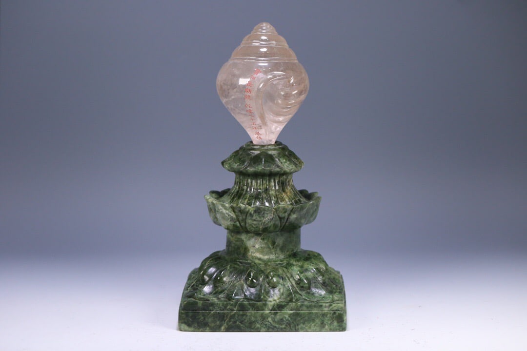 Qianlong 25th Year (1766) Crystal Conch Shell with Original Jade Base: 3 7*21*21/17.6*11.7/12.5kg