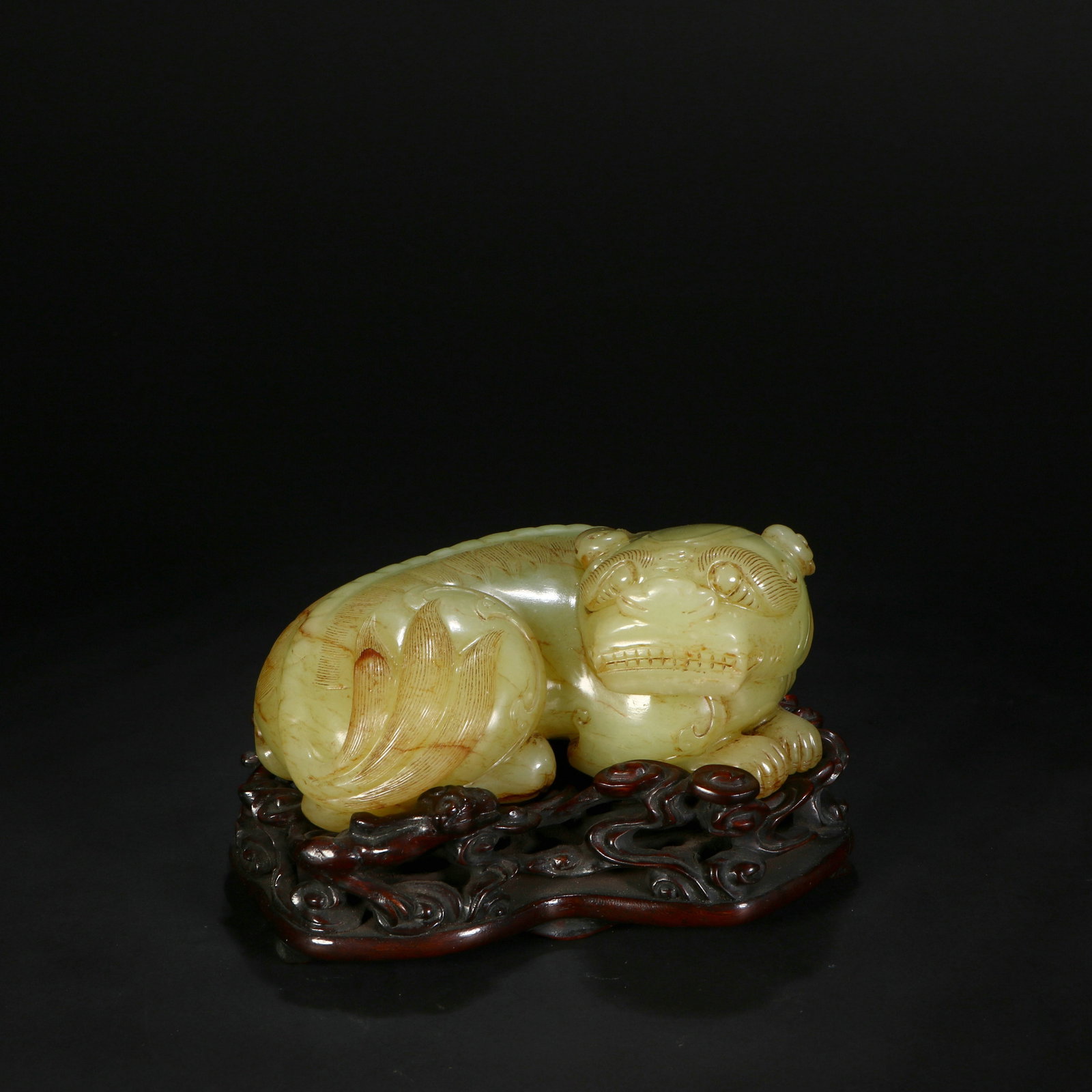 Chinese Hetian jade auspicious beast ornament (1 of 6)