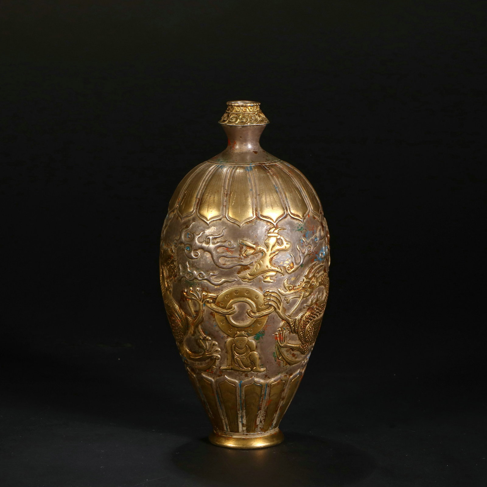 Chinese Silver-gilt dragon-patterned vase: Height 15.5cm, Width 7cm, Weight 172.5g