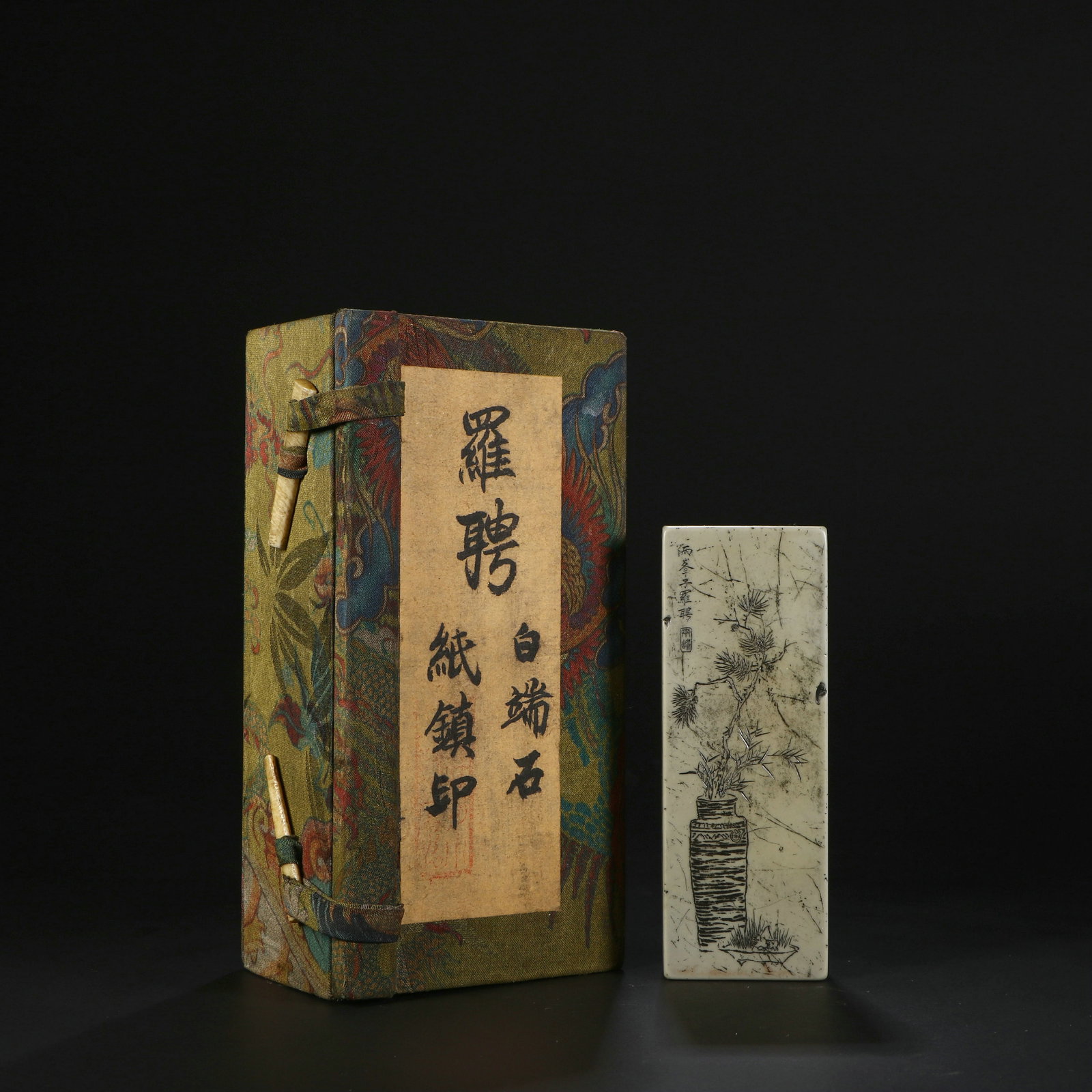 Chinese Luo Ping Bai Duan Stone Paperweight Seal: Height 10.5cm, Length 3.8cm, Width 1.5cm