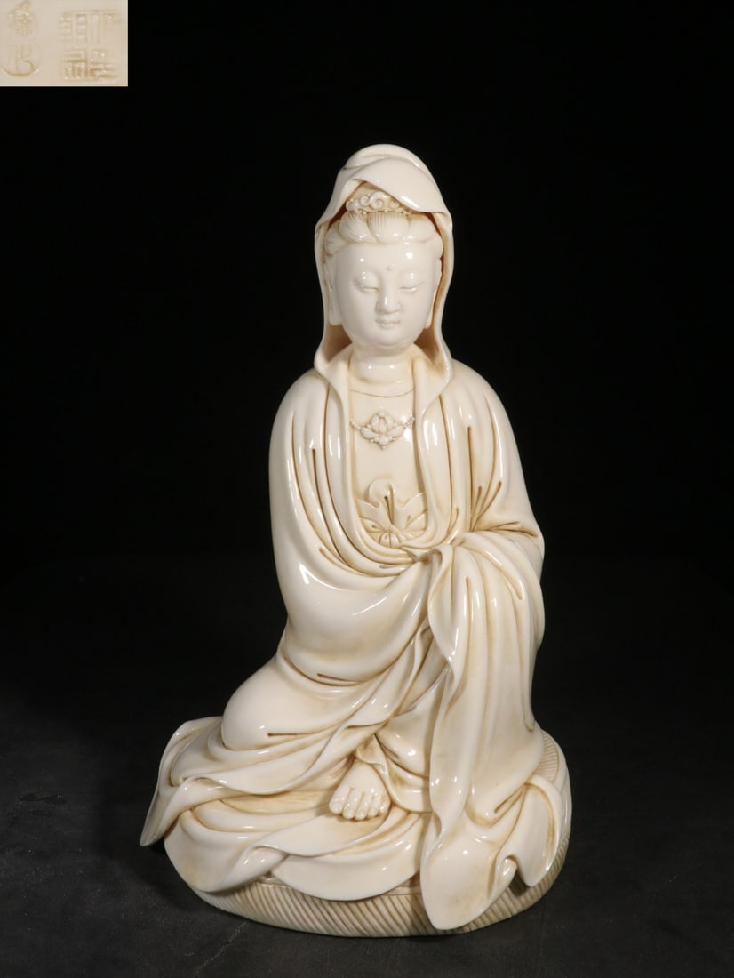 Chinese He Chaozong Mark Dehua white porcelain seated Guanyin statue (1 of 9)