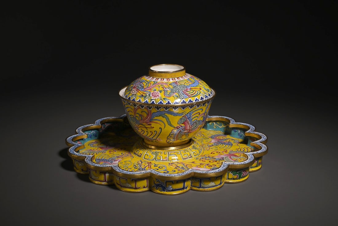 Chinese Enameled Phoenix and Peony Covered Bowl, Scholar Object: Diameter 22 cm, height 9.5 cm