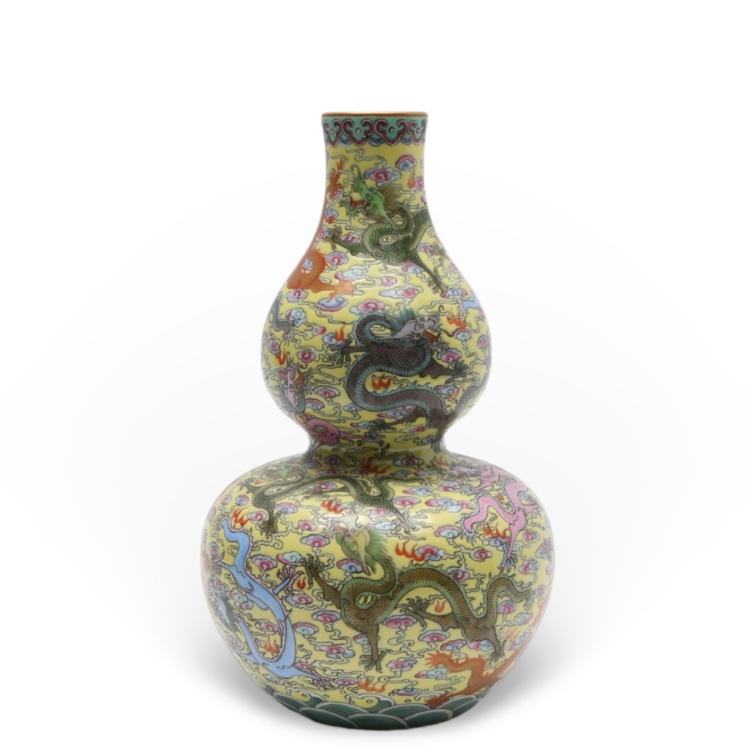 Chinese Qing Dynasty Famille Rose Gourd Vase (1 of 9)